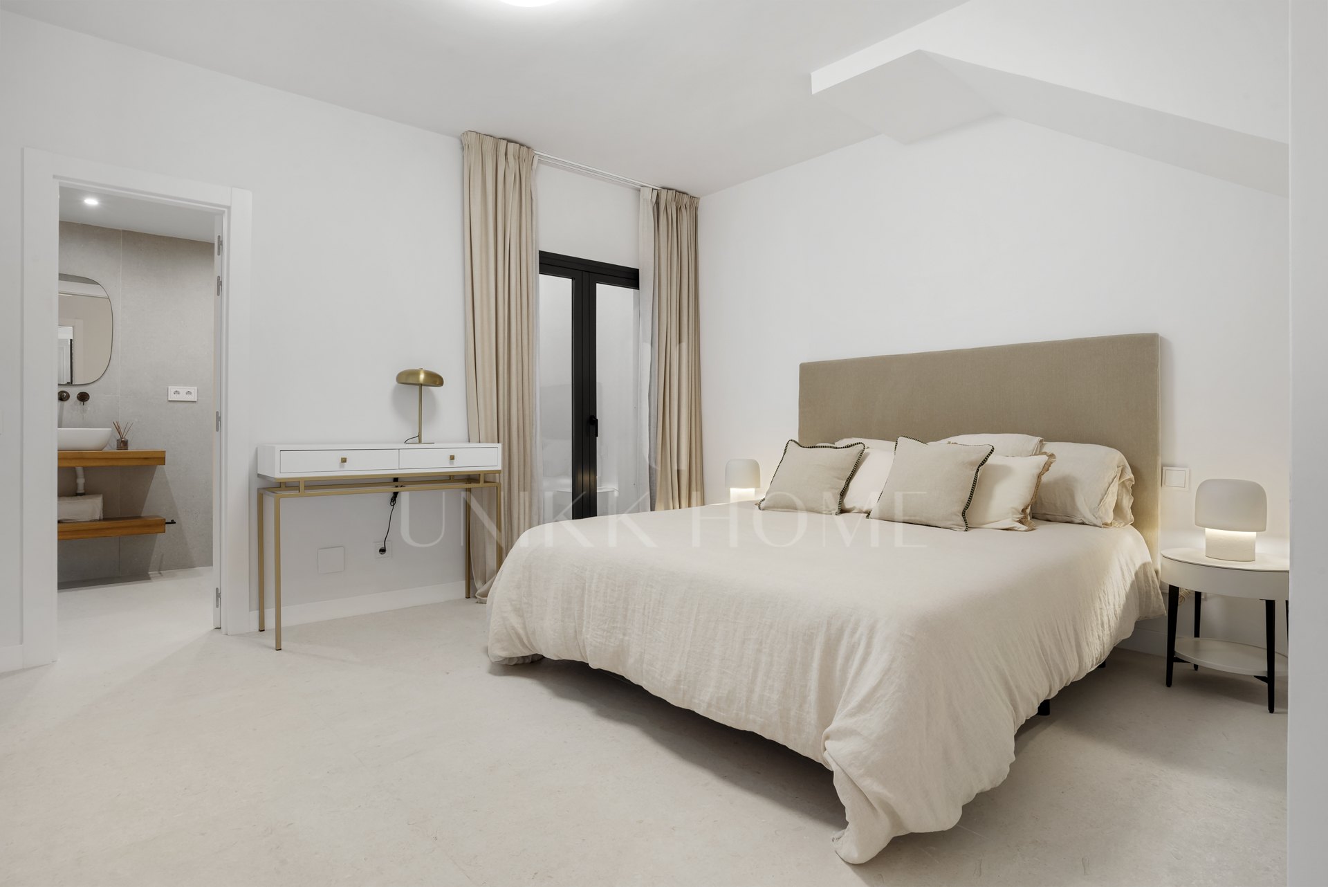 Luxury Frontline Golf Townhouse in Los Olivos, Nueva Andalucía