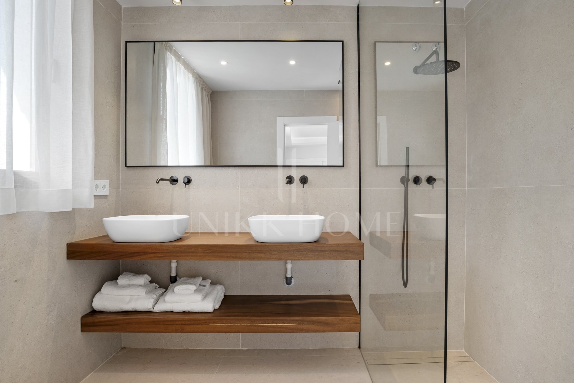 Luxury Frontline Golf Townhouse in Los Olivos, Nueva Andalucía