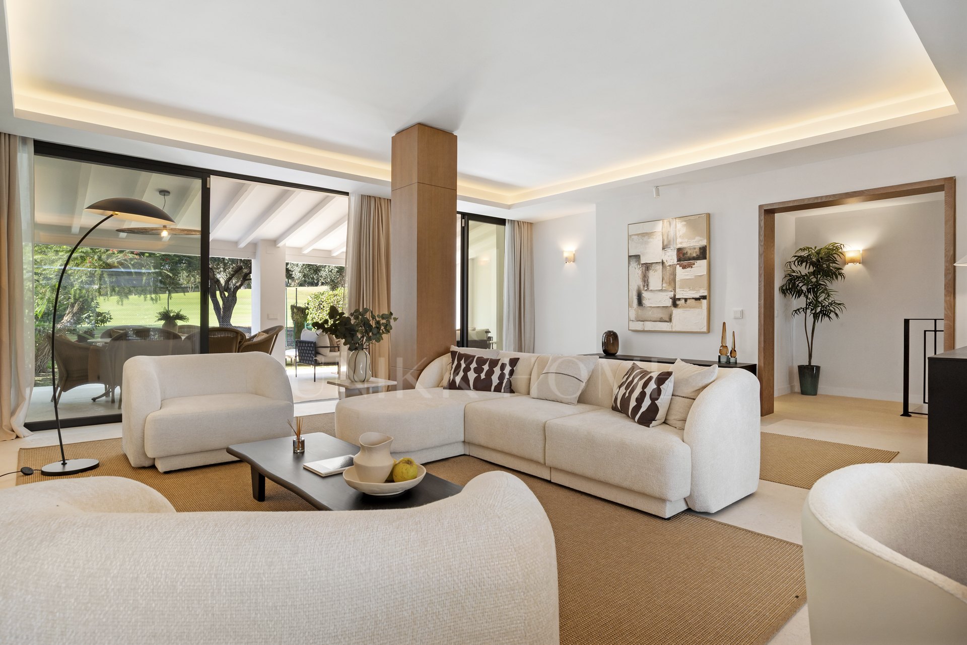 Luxury Frontline Golf Townhouse in Los Olivos, Nueva Andalucía