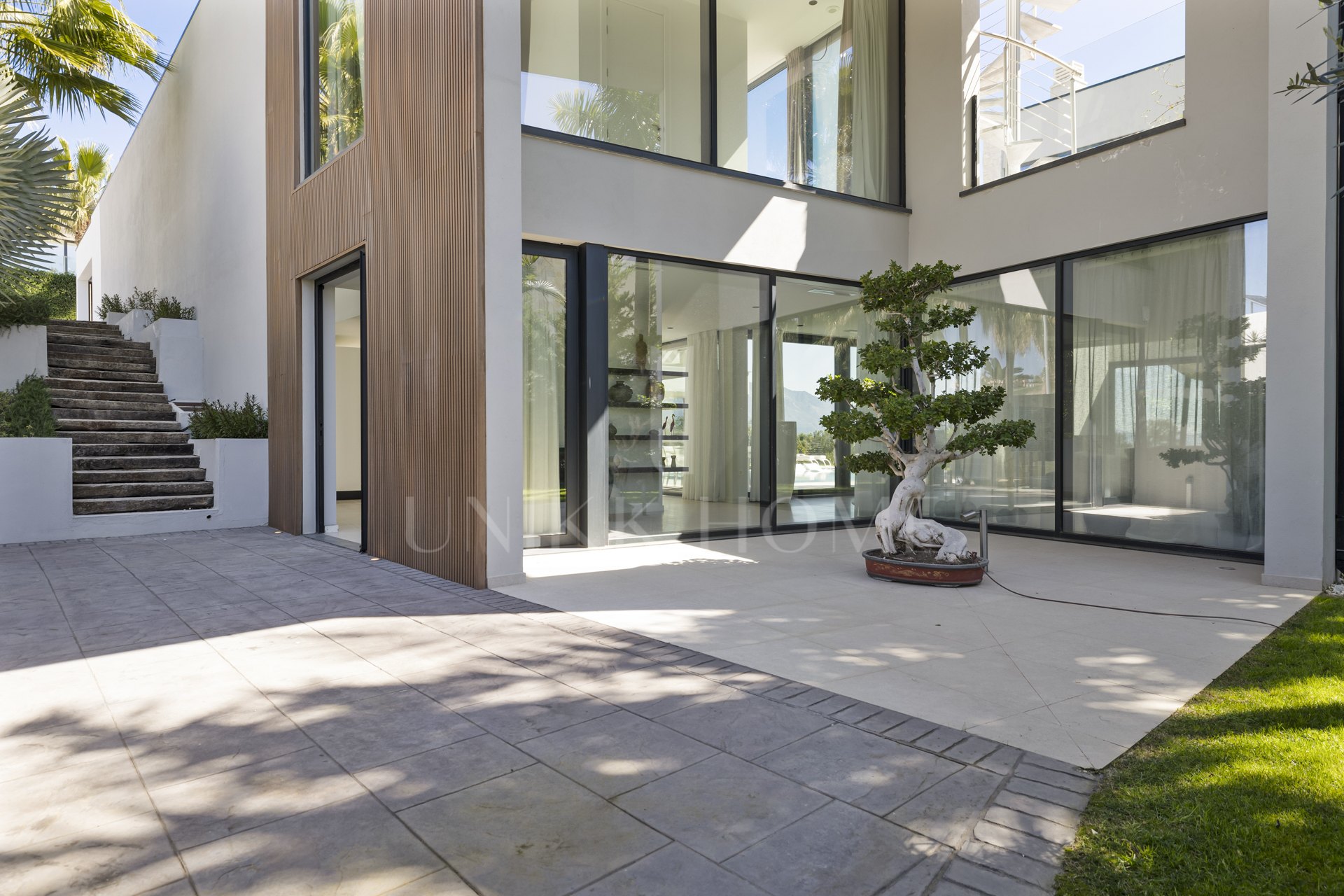 Panoramic Golf & Sea View Villa in Benahavís