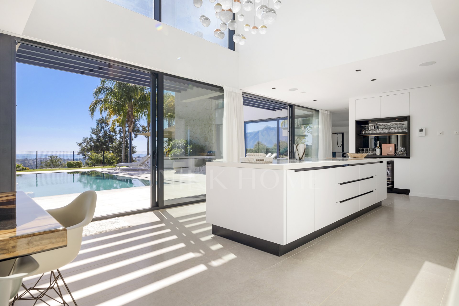 Panoramic Golf & Sea View Villa in Benahavís