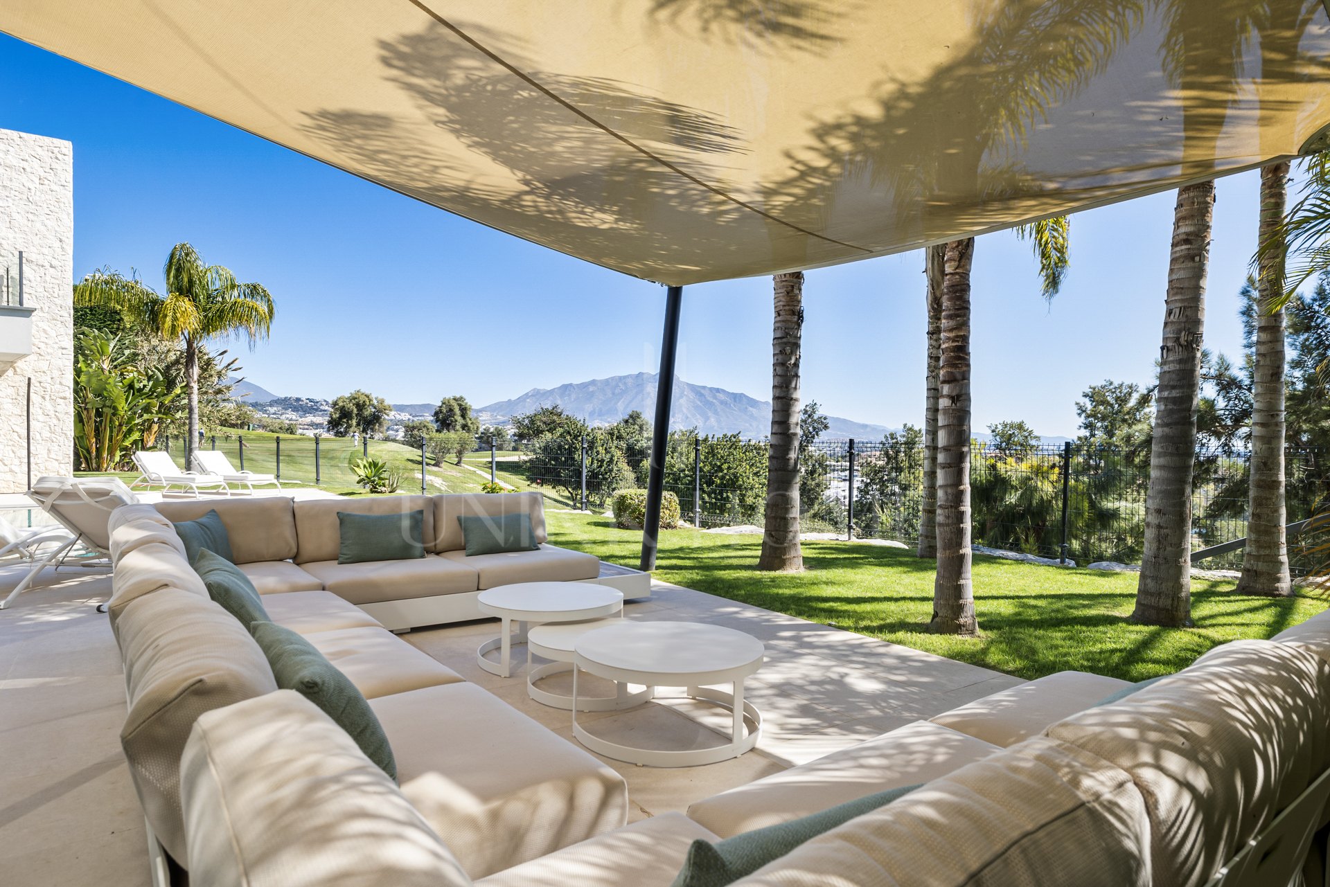 Panoramic Golf & Sea View Villa in Benahavís