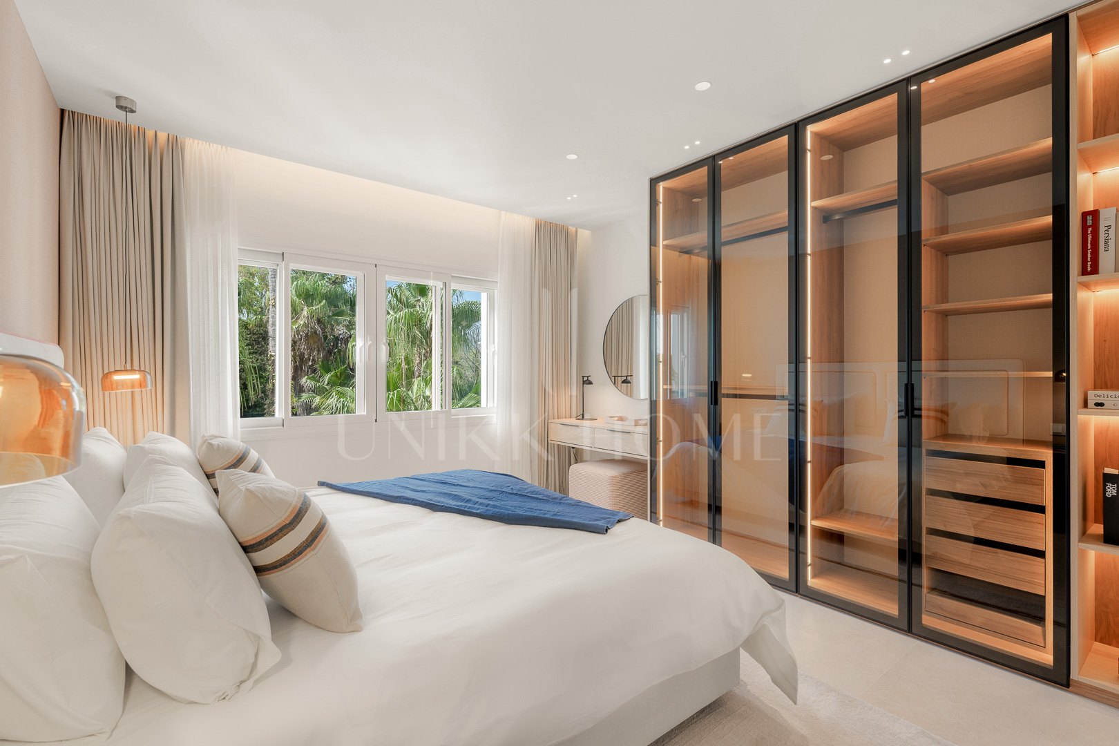 Luxury Frontline Beach Apartment