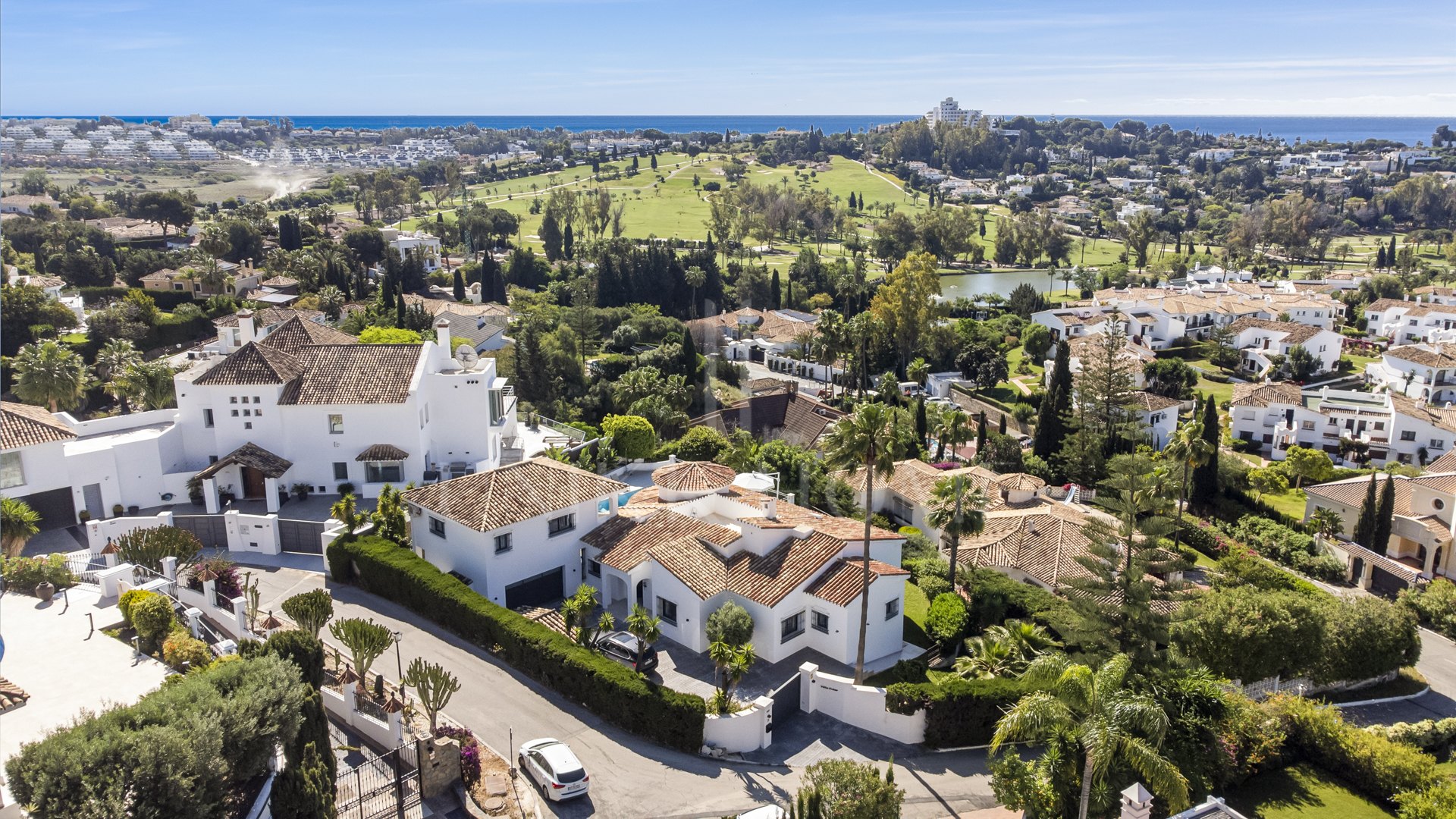 Stunning Andalusian Villa with Sea Views in El Paraíso Alto