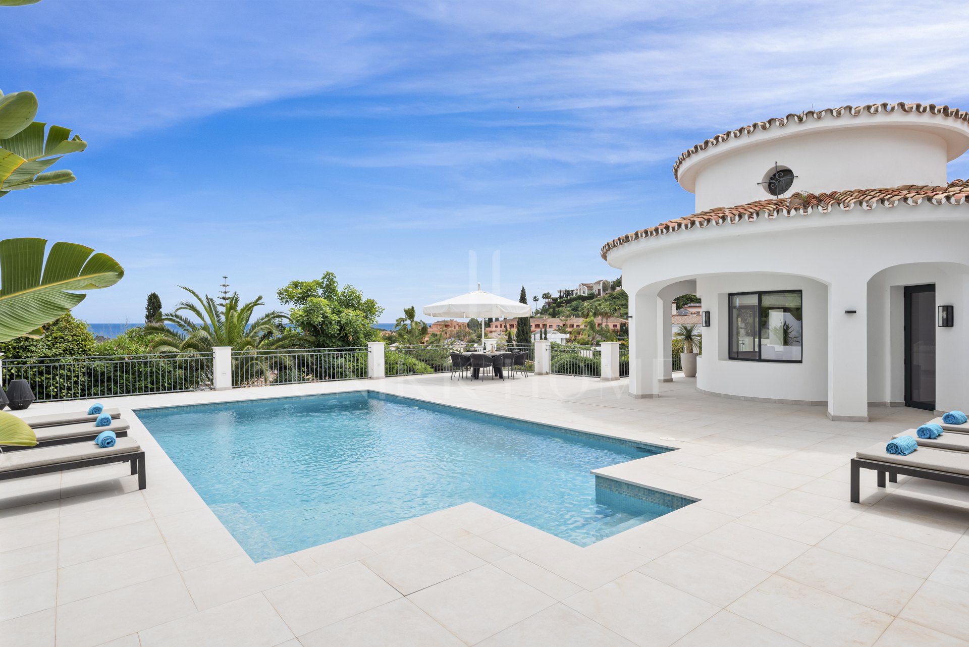 Stunning Andalusian Villa with Sea Views in El Paraíso Alto