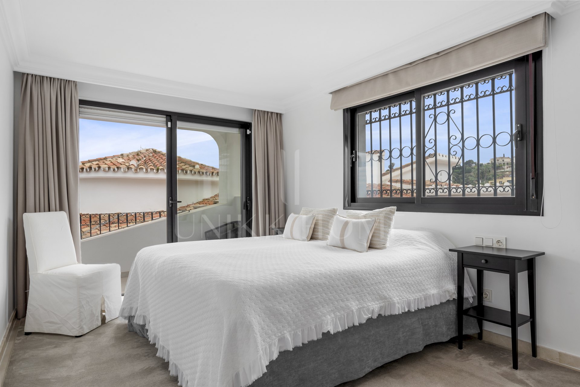 Stunning Andalusian Villa with Sea Views in El Paraíso Alto