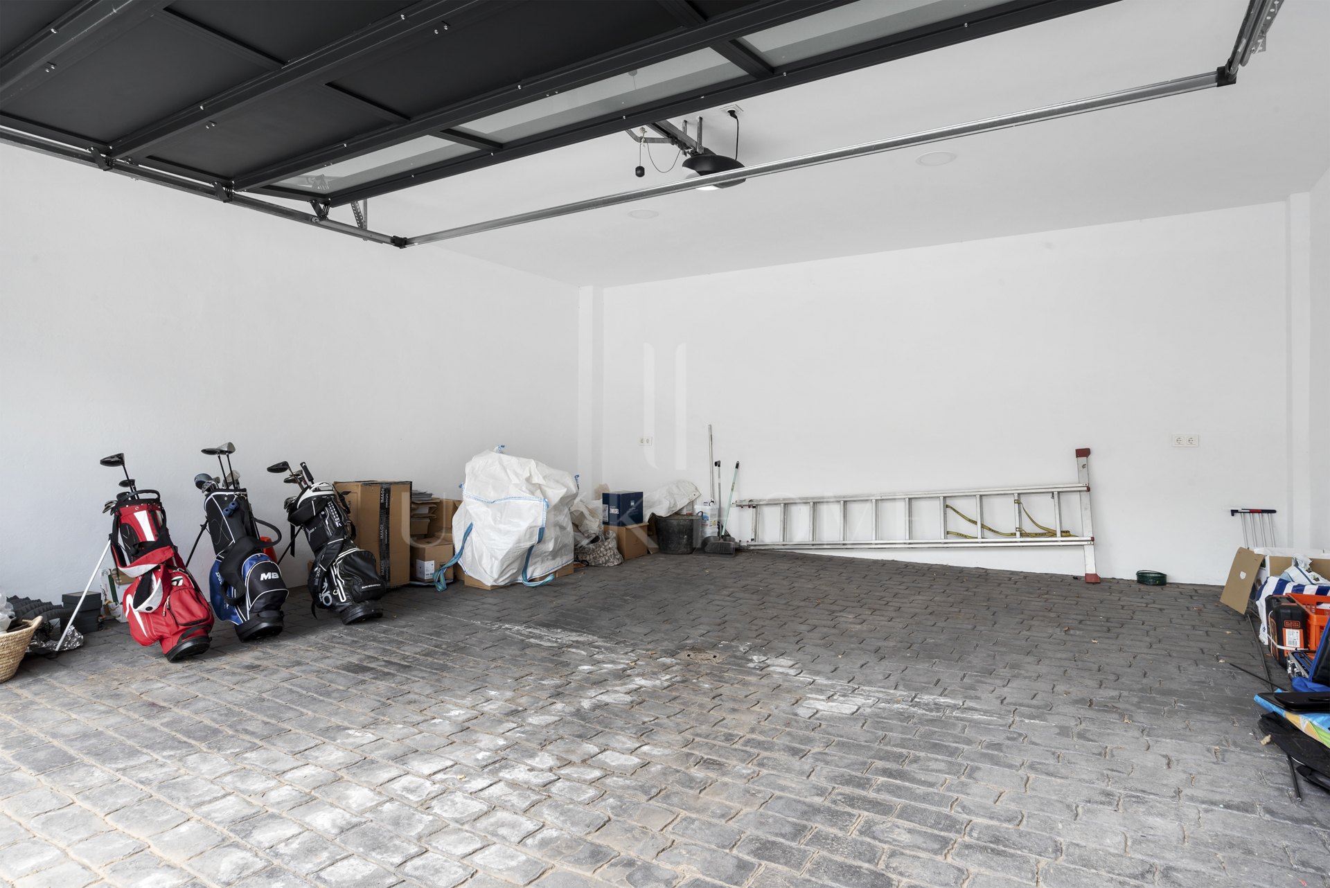 Stunning Andalusian Villa with Sea Views in El Paraíso Alto