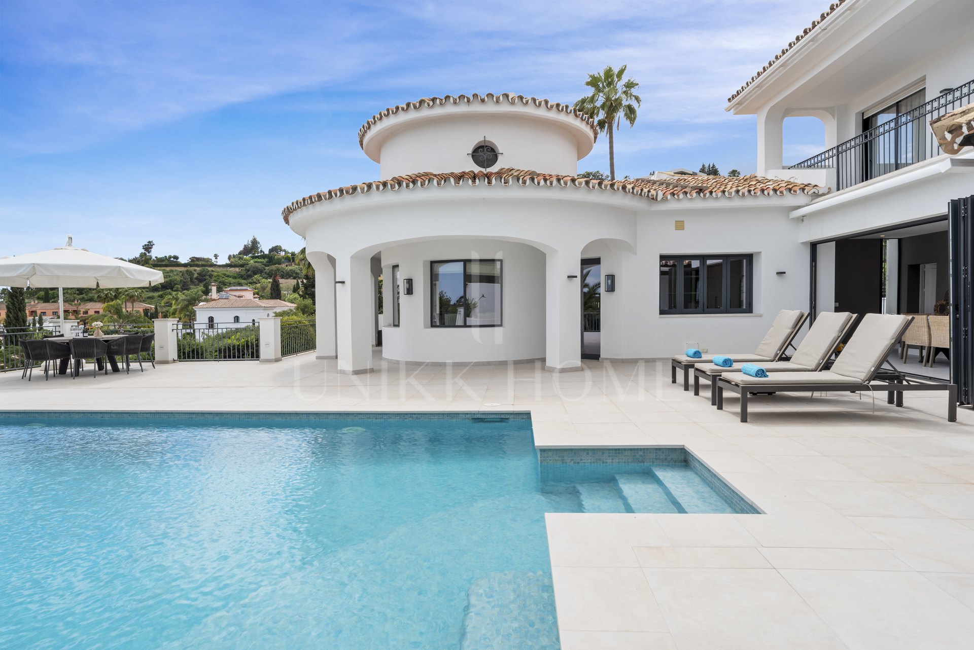 Stunning Andalusian Villa with Sea Views in El Paraíso Alto