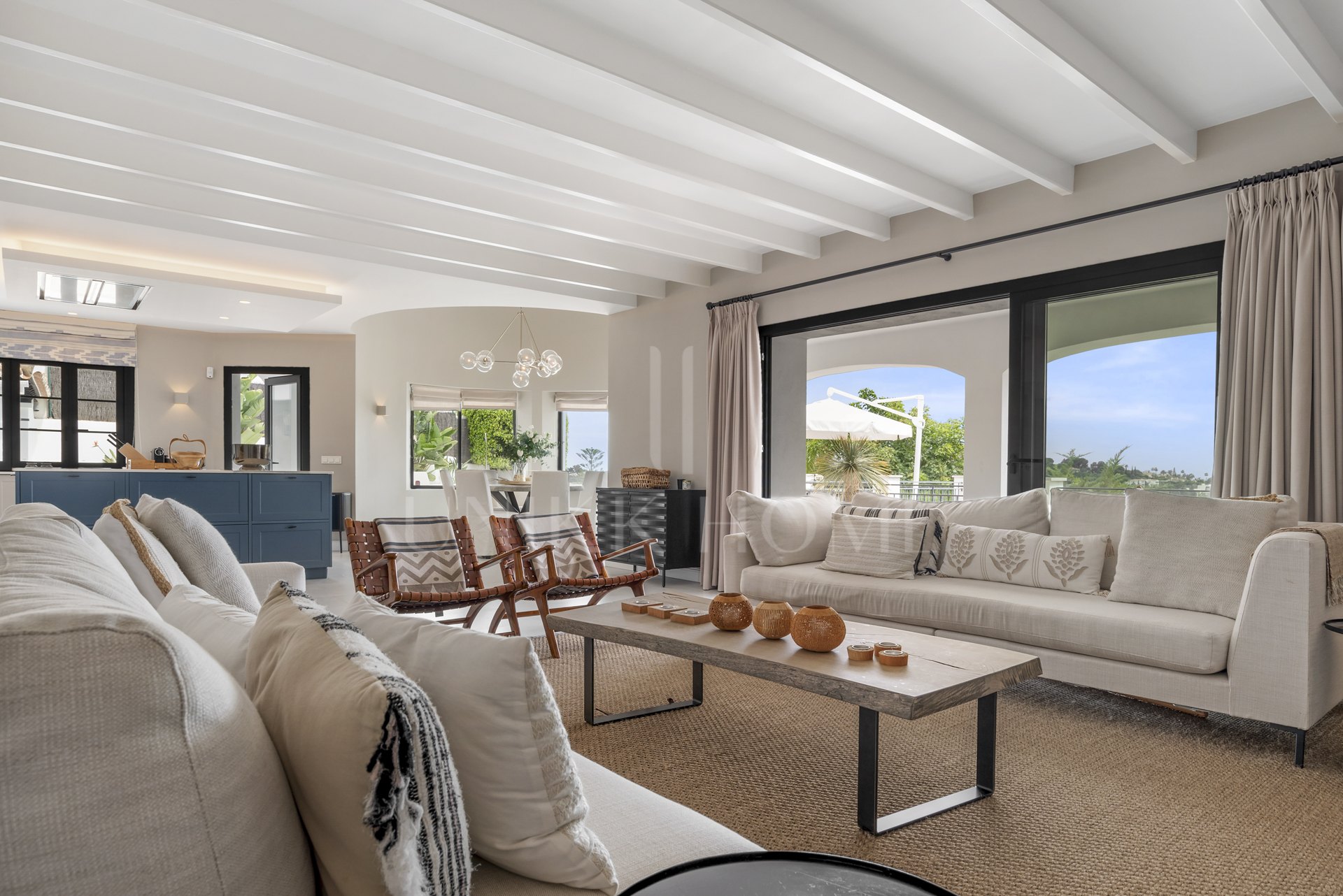 Stunning Andalusian Villa with Sea Views in El Paraíso Alto