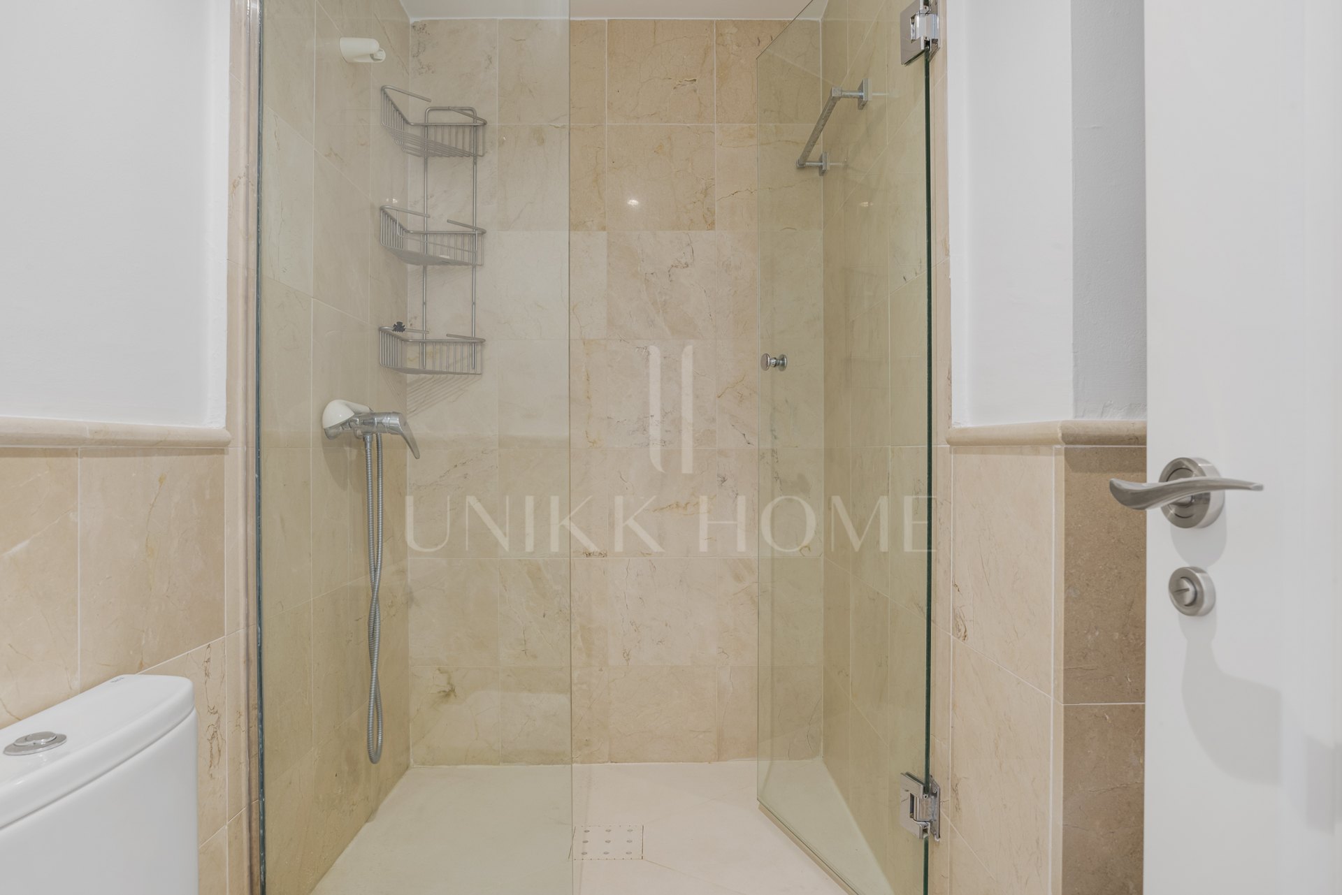 Elegante y luminoso dúplex de 4 dormitorios en Aloha Royal, Marbella