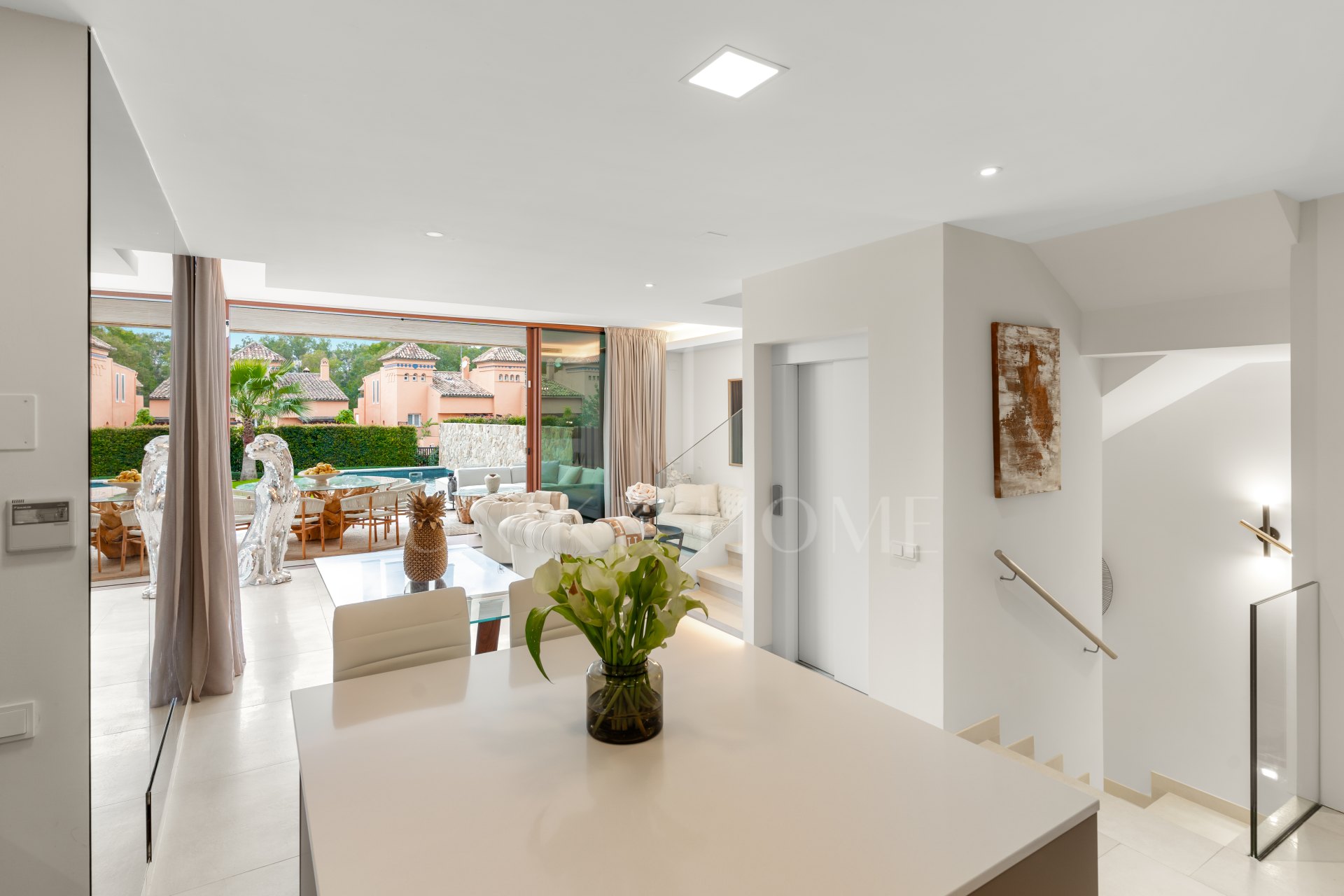 EXCLUSIVE VILLA WITH PRIVATE POOL, JACUZZI & OUTDOOR CINEMA ON MARBELLA’S GOLDEN MILE