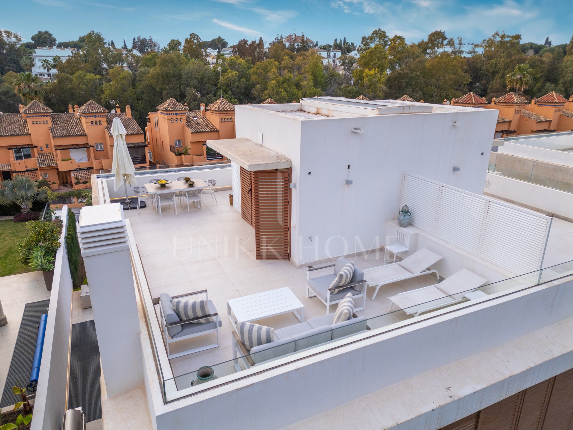 EXCLUSIVE VILLA WITH PRIVATE POOL, JACUZZI & OUTDOOR CINEMA ON MARBELLA’S GOLDEN MILE