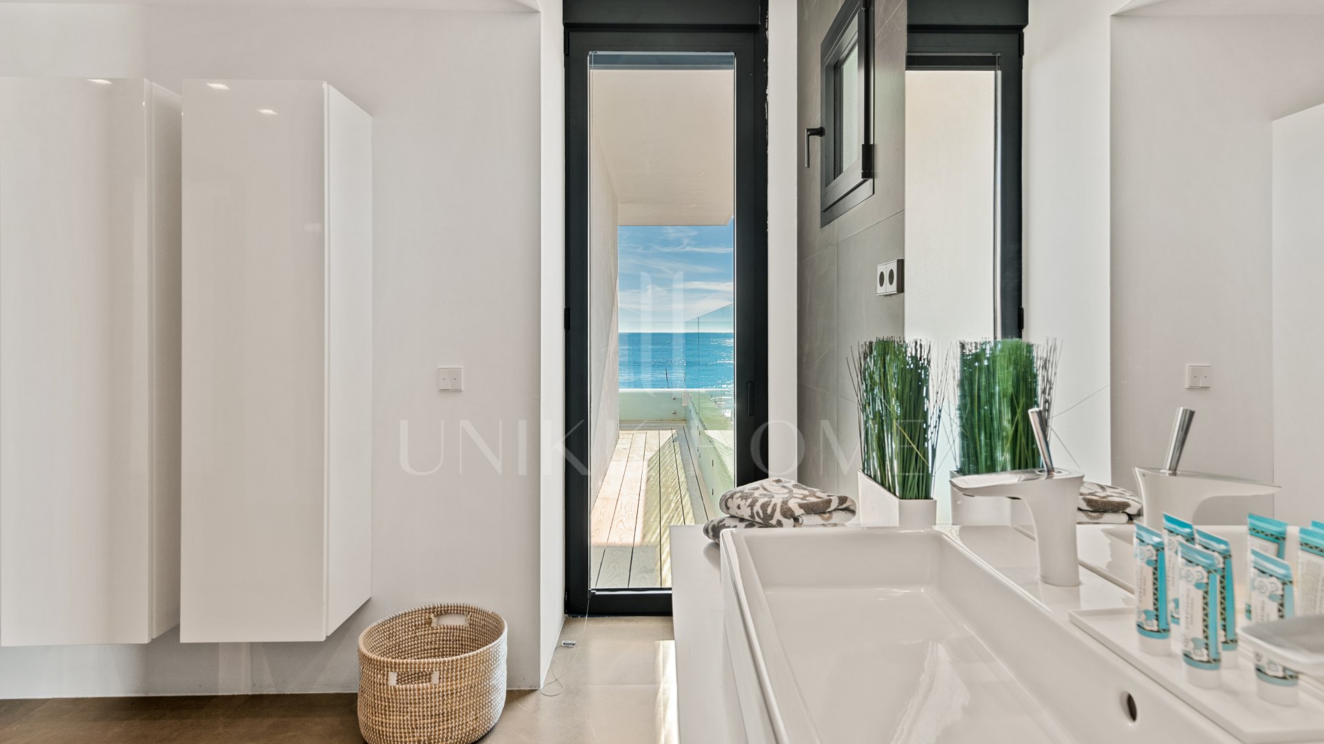 Frontline Beach Villa in Costabella, Marbella