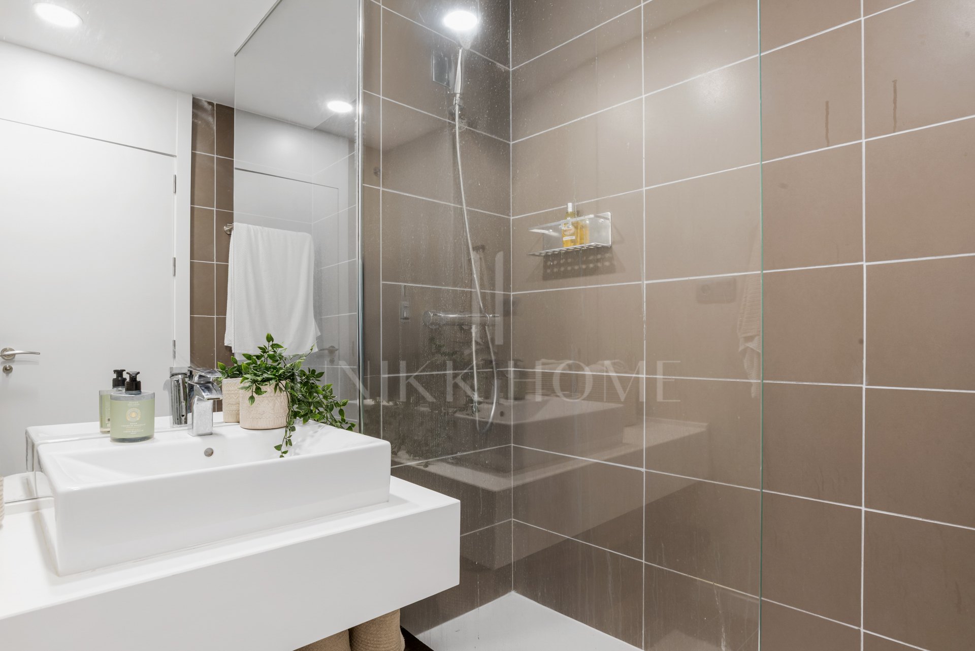 Ático elegante con solárium en la azotea en Le Mirage Fase III, Cancelada