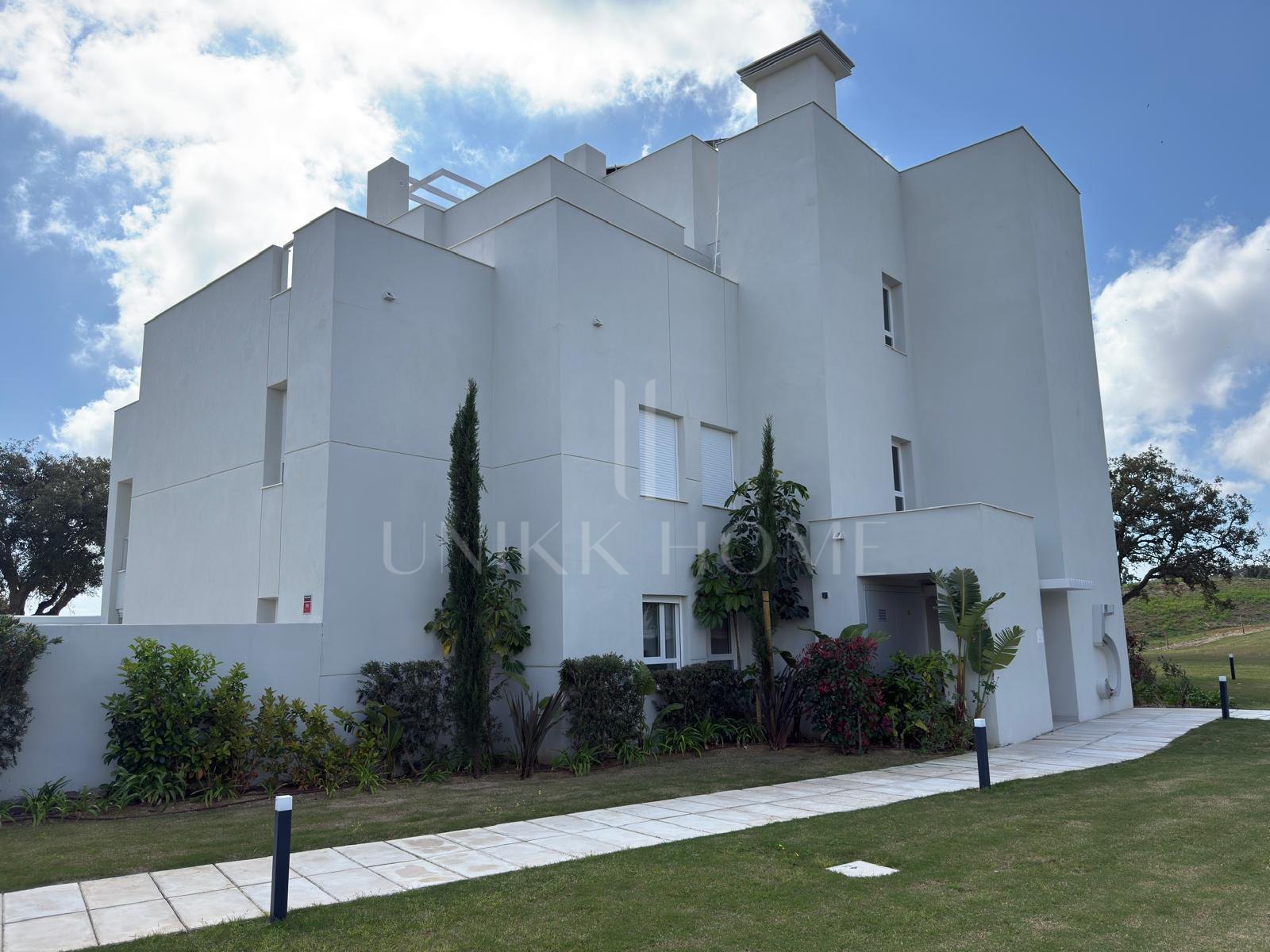 Luxury Corner Garden Apartment in Emerald Green, San Roque Club