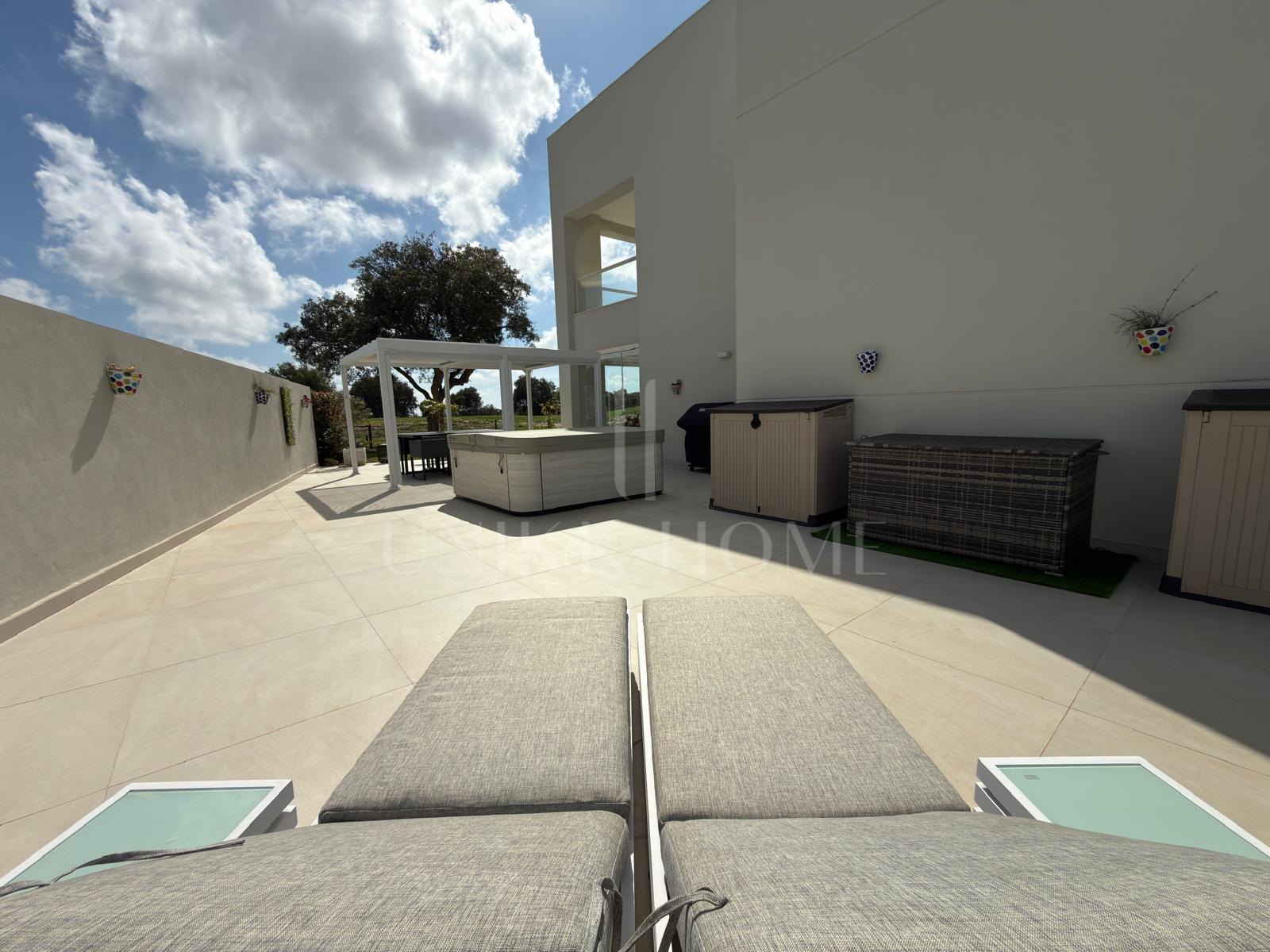 Luxury Corner Garden Apartment in Emerald Green, San Roque Club