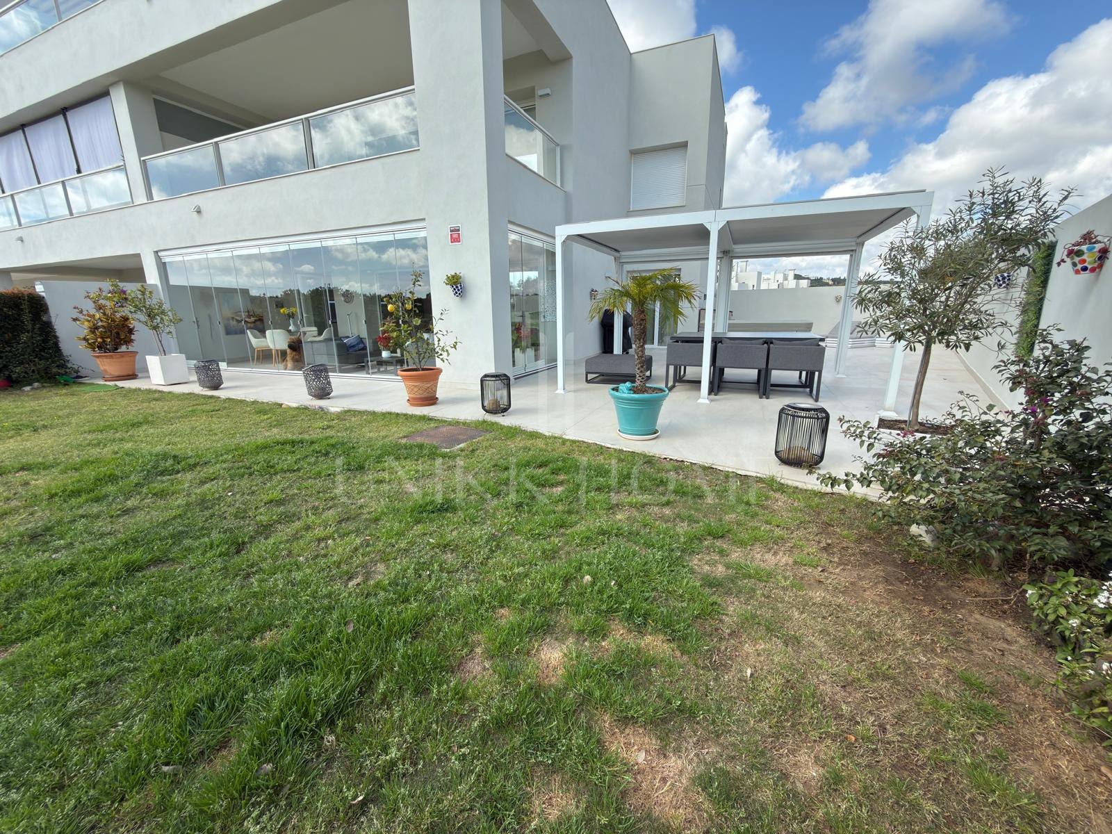 Luxury Corner Garden Apartment in Emerald Green, San Roque Club