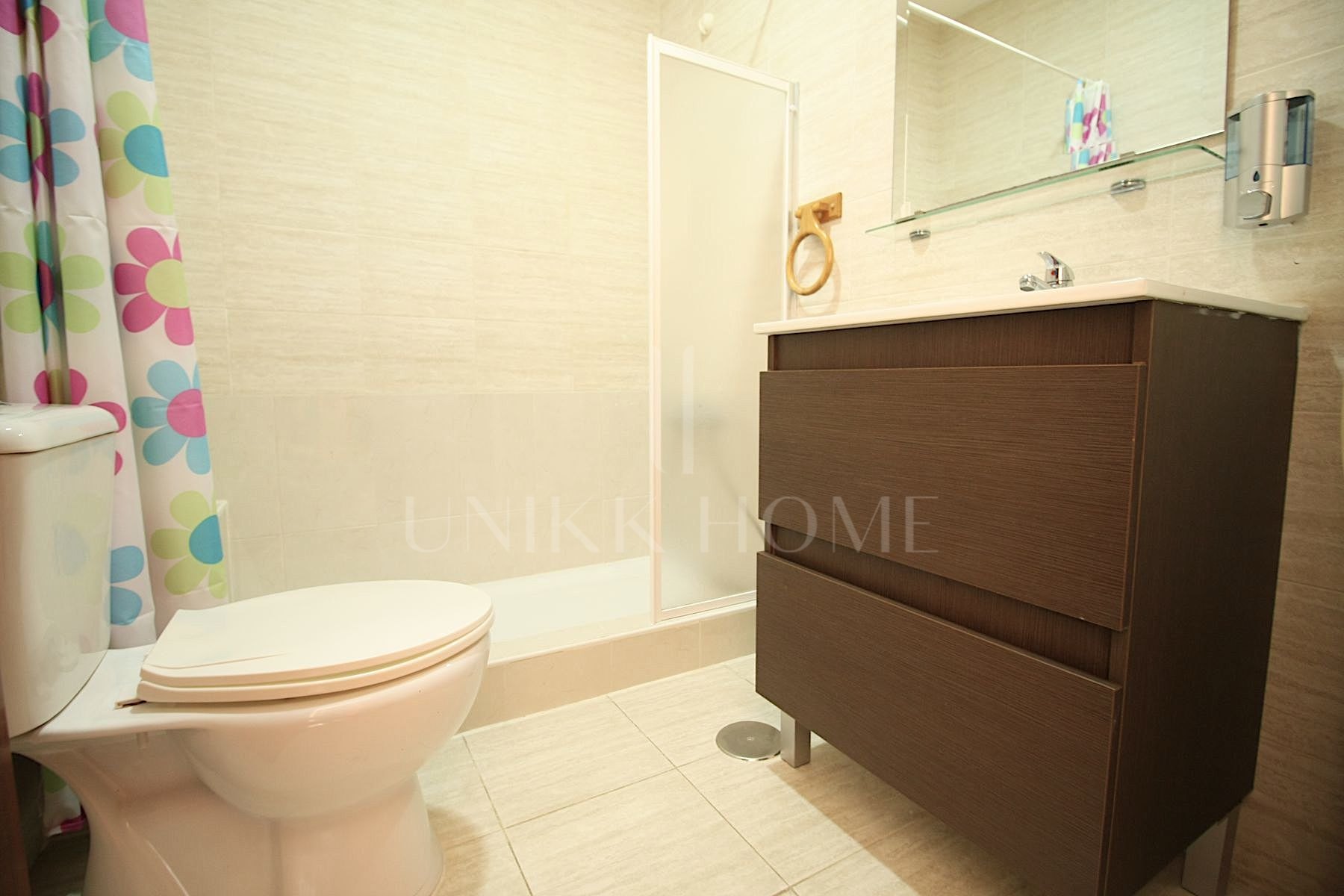 Oportunidad de Adquisición: Edificio en Propiedad con Licencia de Hostal