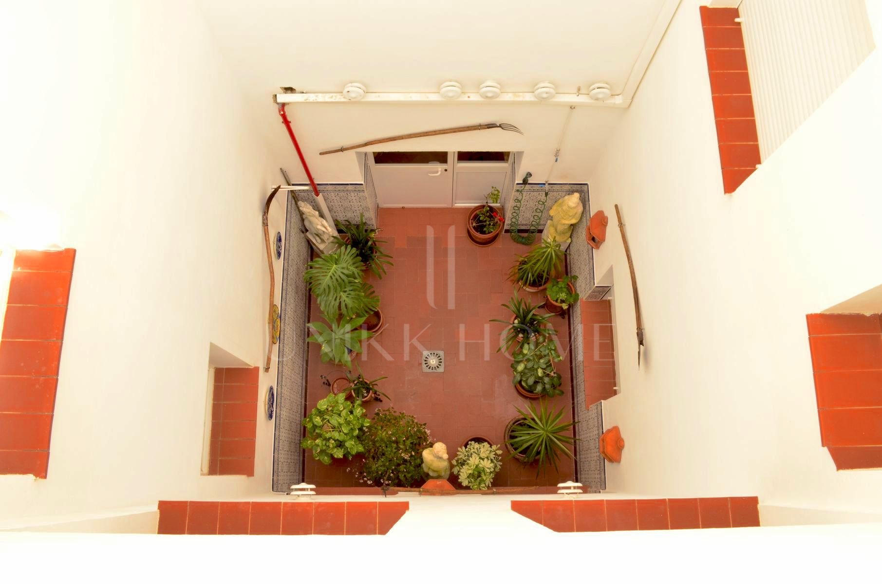 Oportunidad de Adquisición: Edificio en Propiedad con Licencia de Hostal