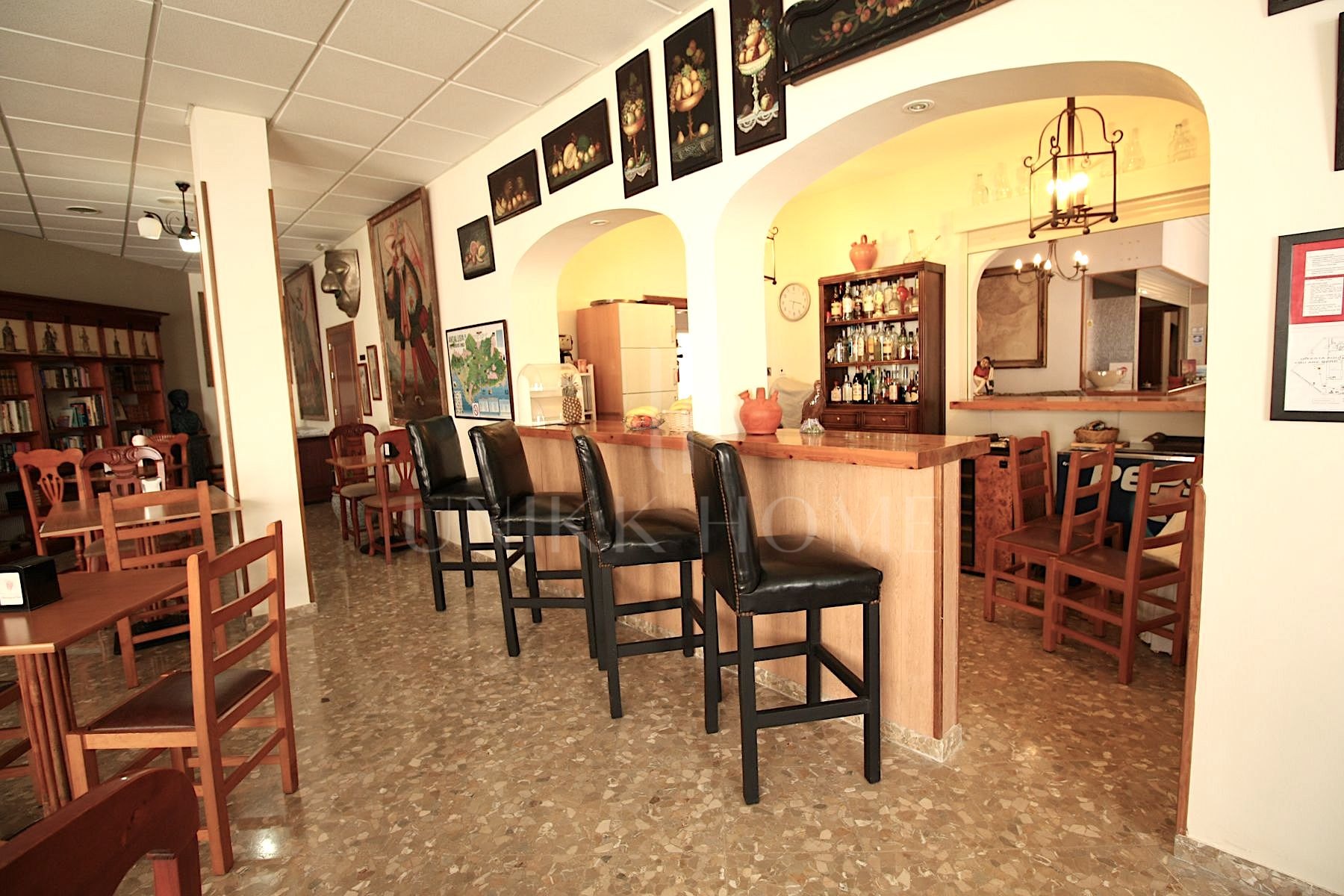 Oportunidad de Adquisición: Edificio en Propiedad con Licencia de Hostal