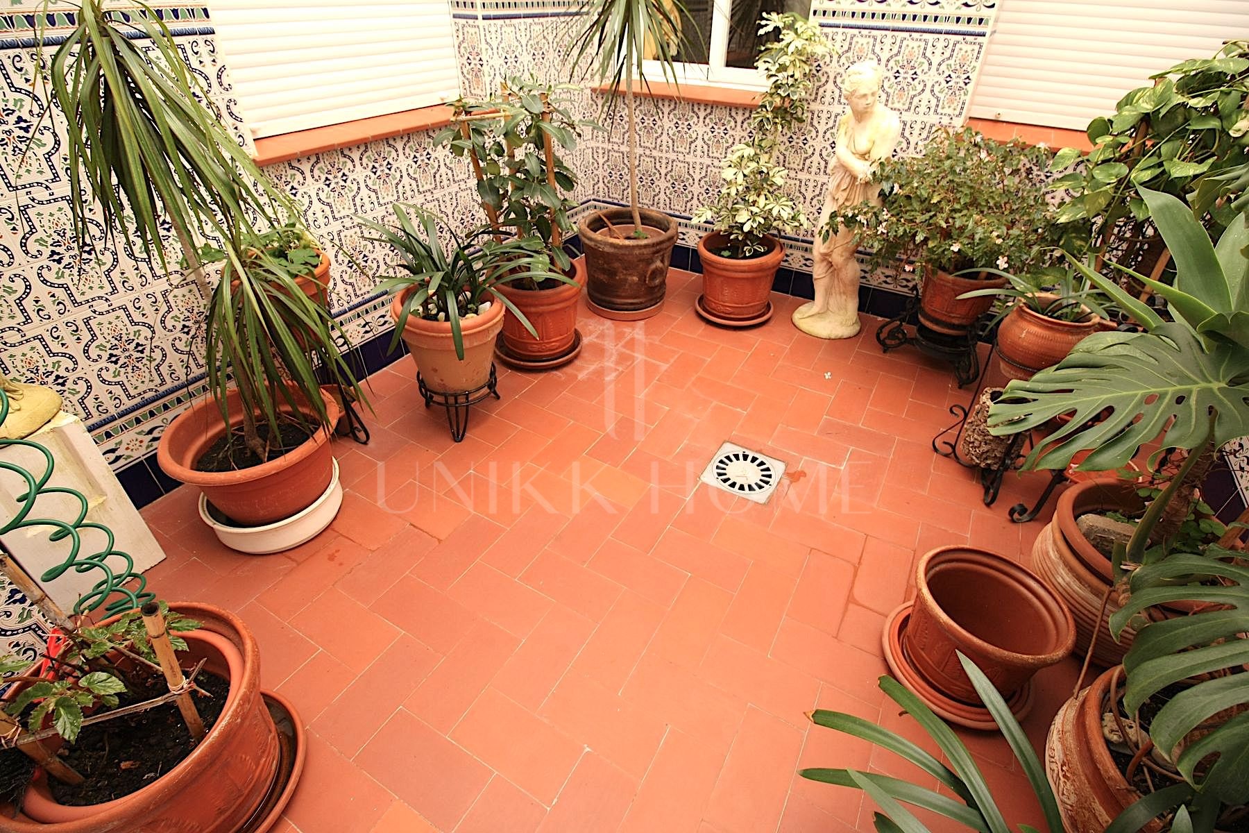 Oportunidad de Adquisición: Edificio en Propiedad con Licencia de Hostal