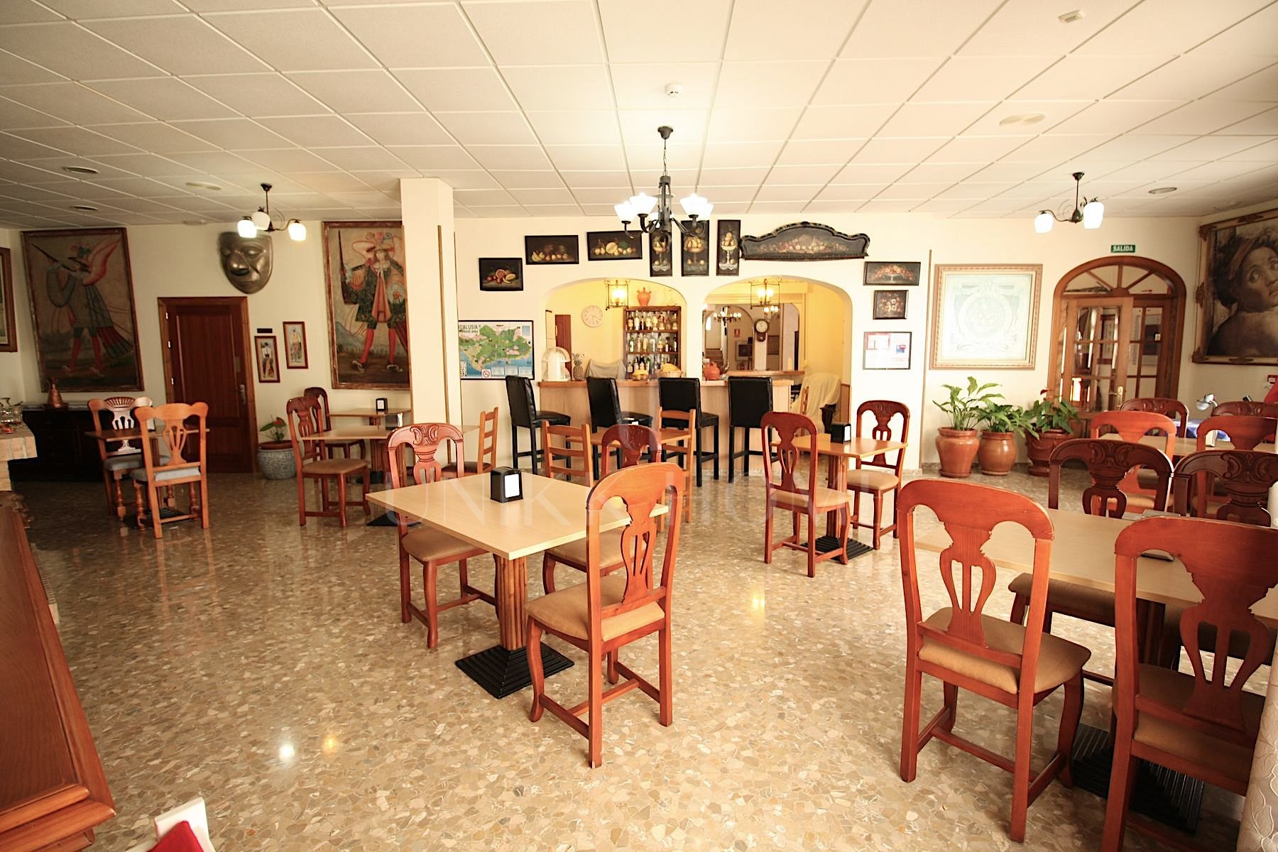 Oportunidad de Adquisición: Edificio en Propiedad con Licencia de Hostal