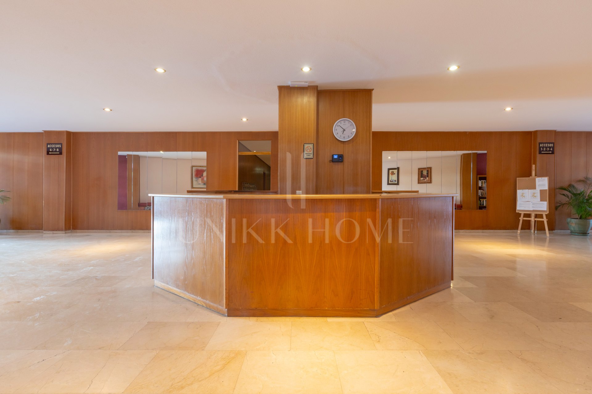Amplio apartamento de 3 dormitorios reformado con terraza de 70 m2 junto a la playa en pleno centro de Marbella