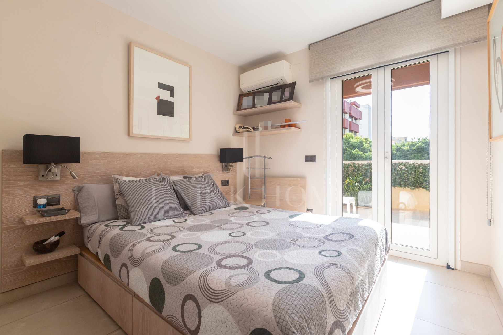 Amplio apartamento de 3 dormitorios reformado con terraza de 70 m2 junto a la playa en pleno centro de Marbella
