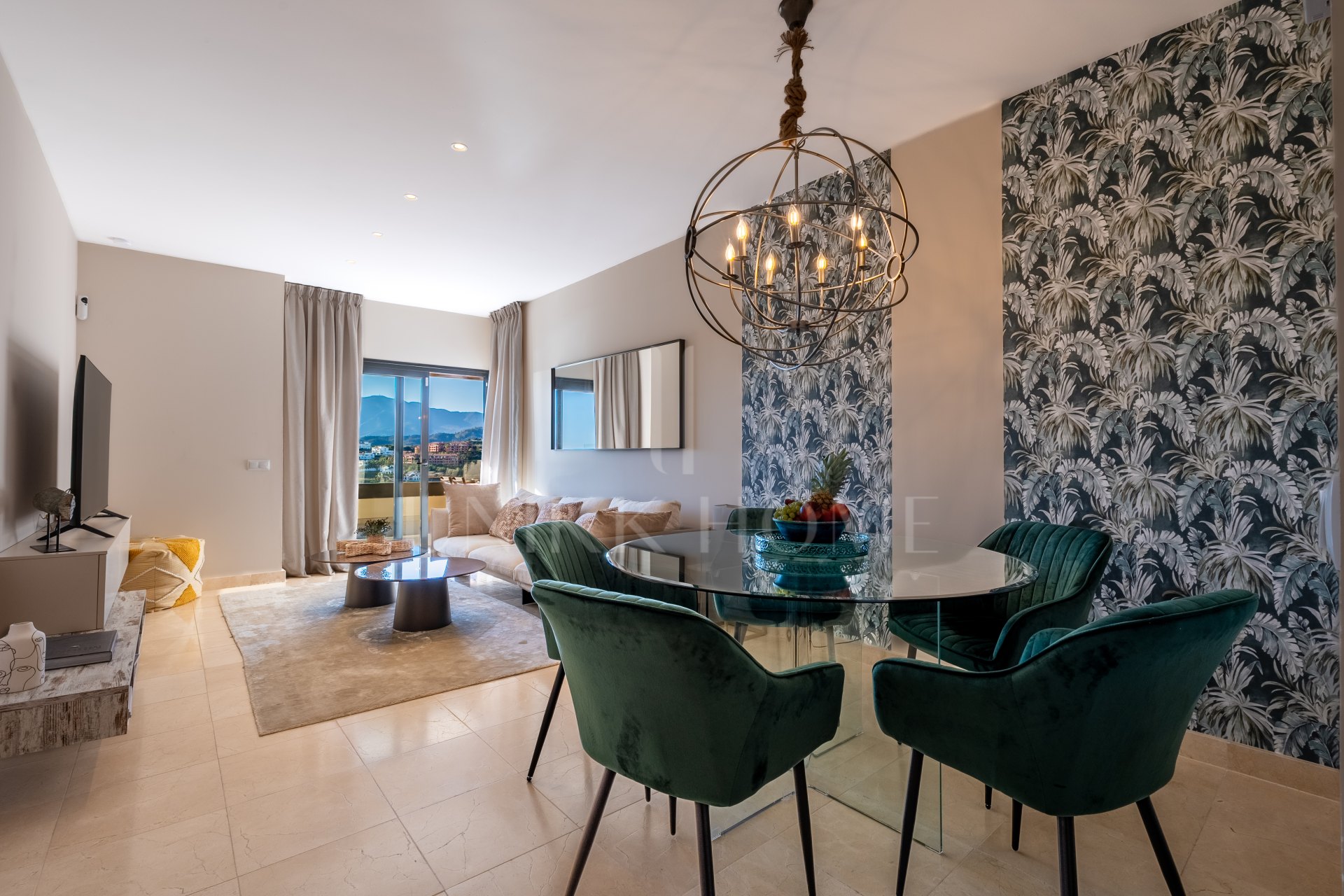 Two-bedroom apartment with panoramic golf and sea views in gated Los Flamingos, Benahavís. 37 m² terrace, 2 parking spaces, 2 storage rooms — and a proven rental track record of over €40,000 gross per year.