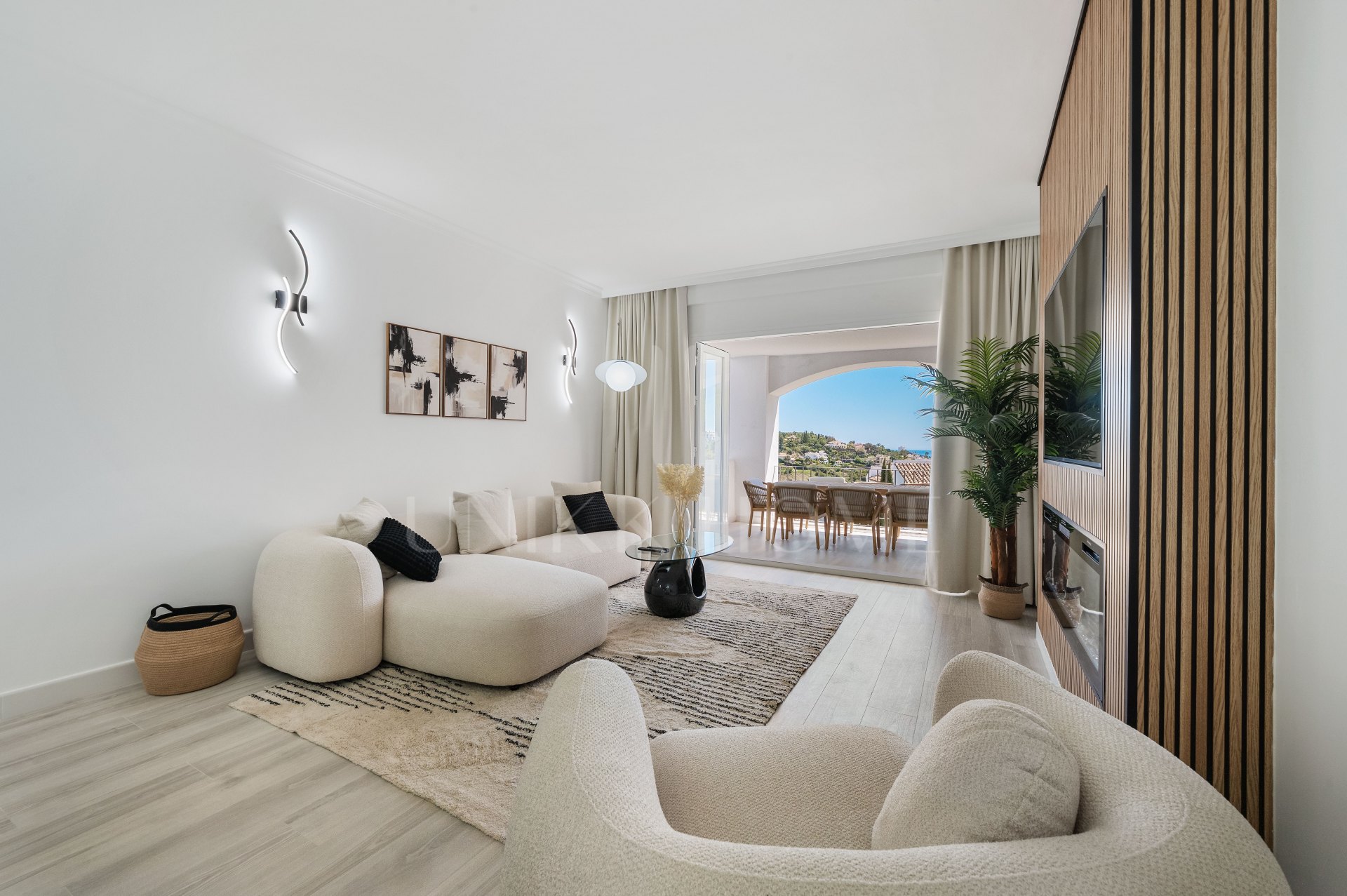 Luminoso y moderno apartamento de 3 dormitorios con vistas al mar y al golf en Altos de La Quinta