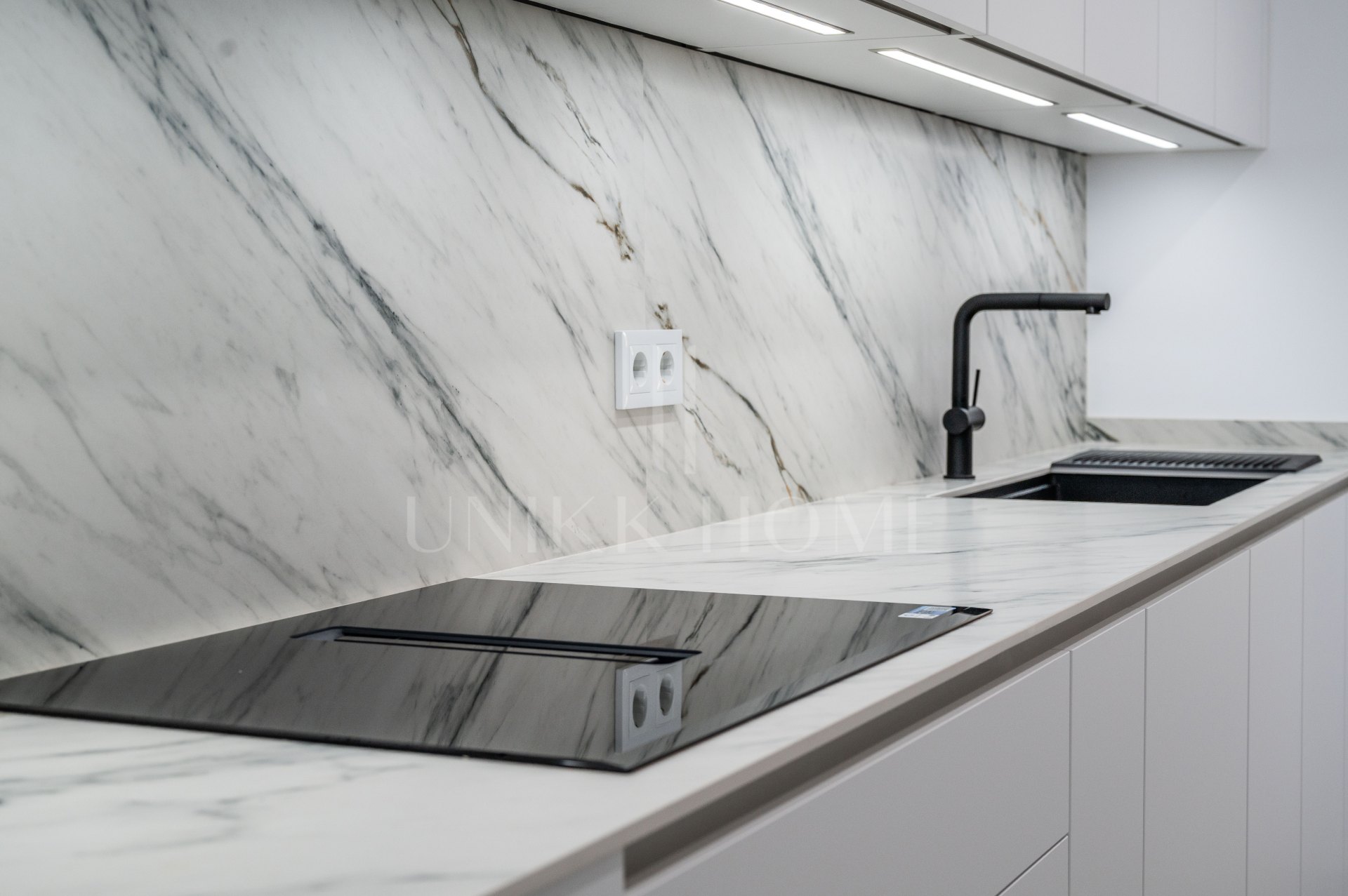 Luminoso y moderno apartamento de 3 dormitorios con vistas al mar y al golf en Altos de La Quinta