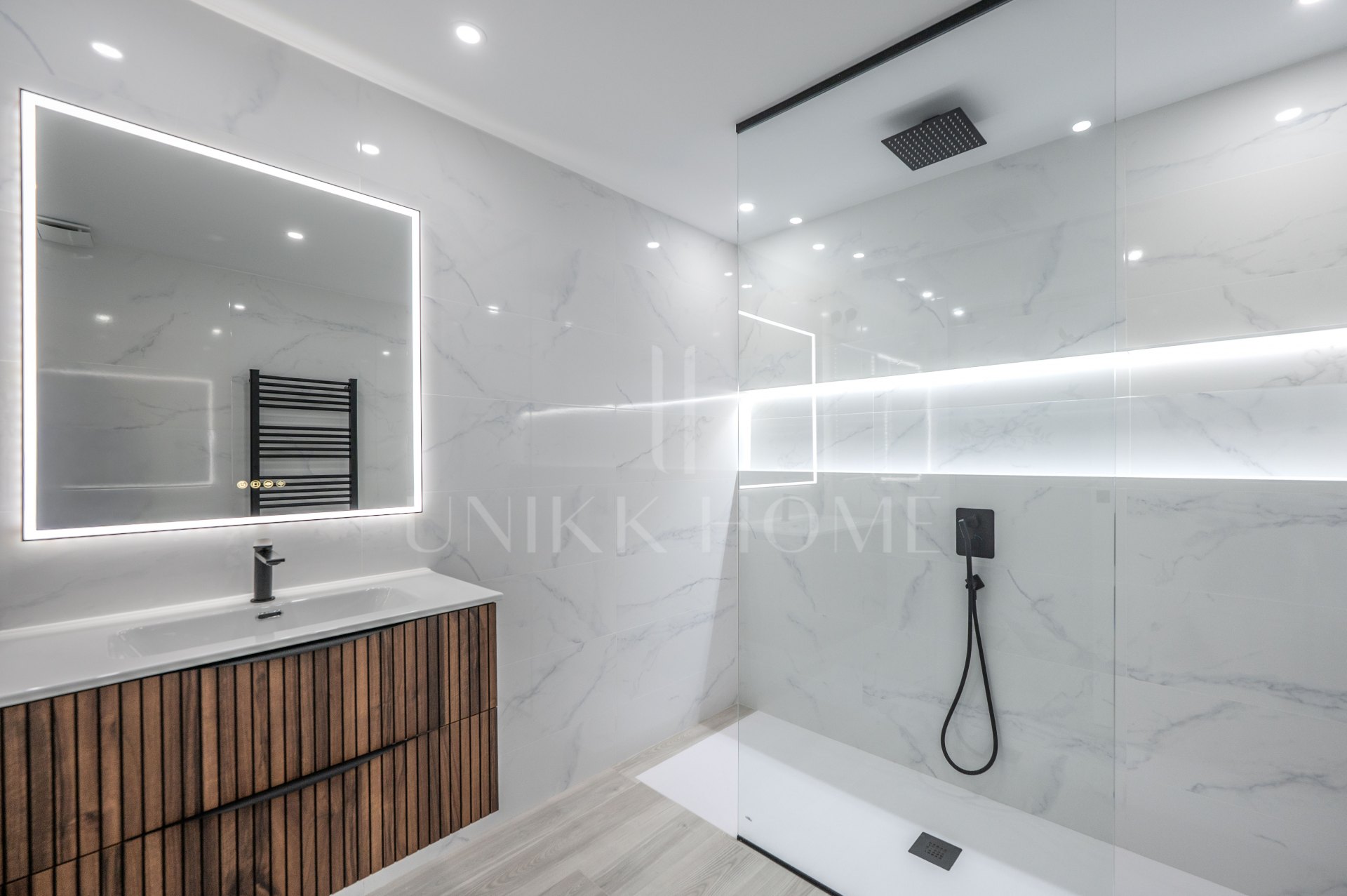 Luminoso y moderno apartamento de 3 dormitorios con vistas al mar y al golf en Altos de La Quinta