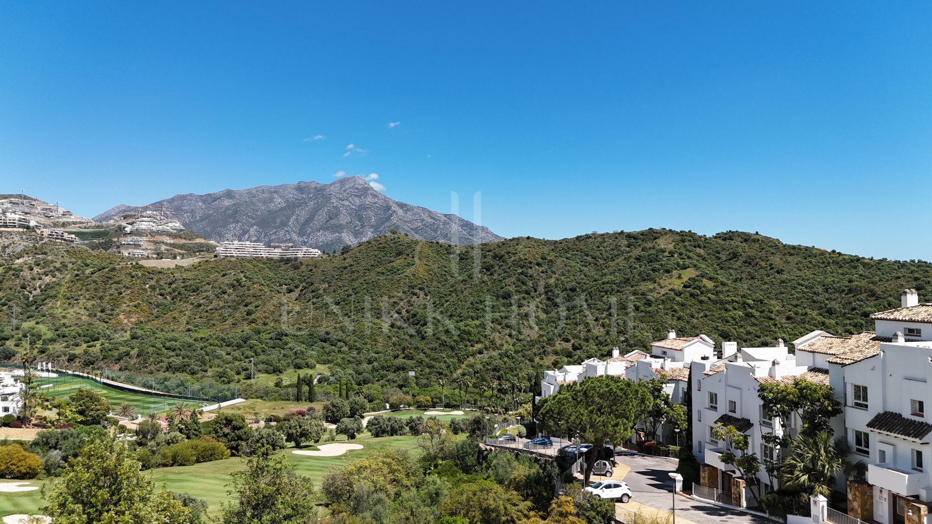 Bright and Modern 3 bedroom middle-floor apartment with sea and golf views in Altos de La Quinta