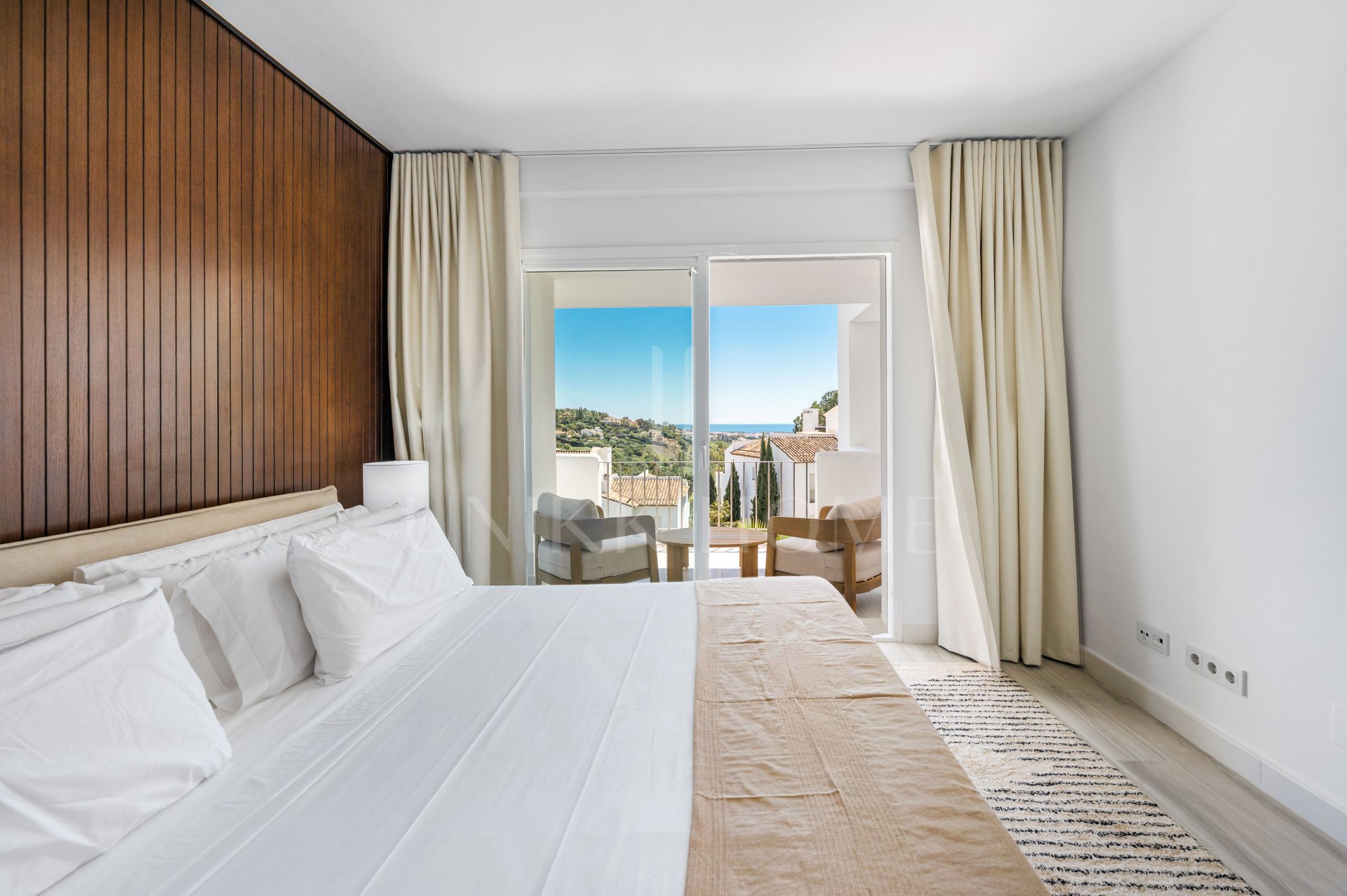 Luminoso y moderno apartamento de 3 dormitorios con vistas al mar y al golf en Altos de La Quinta