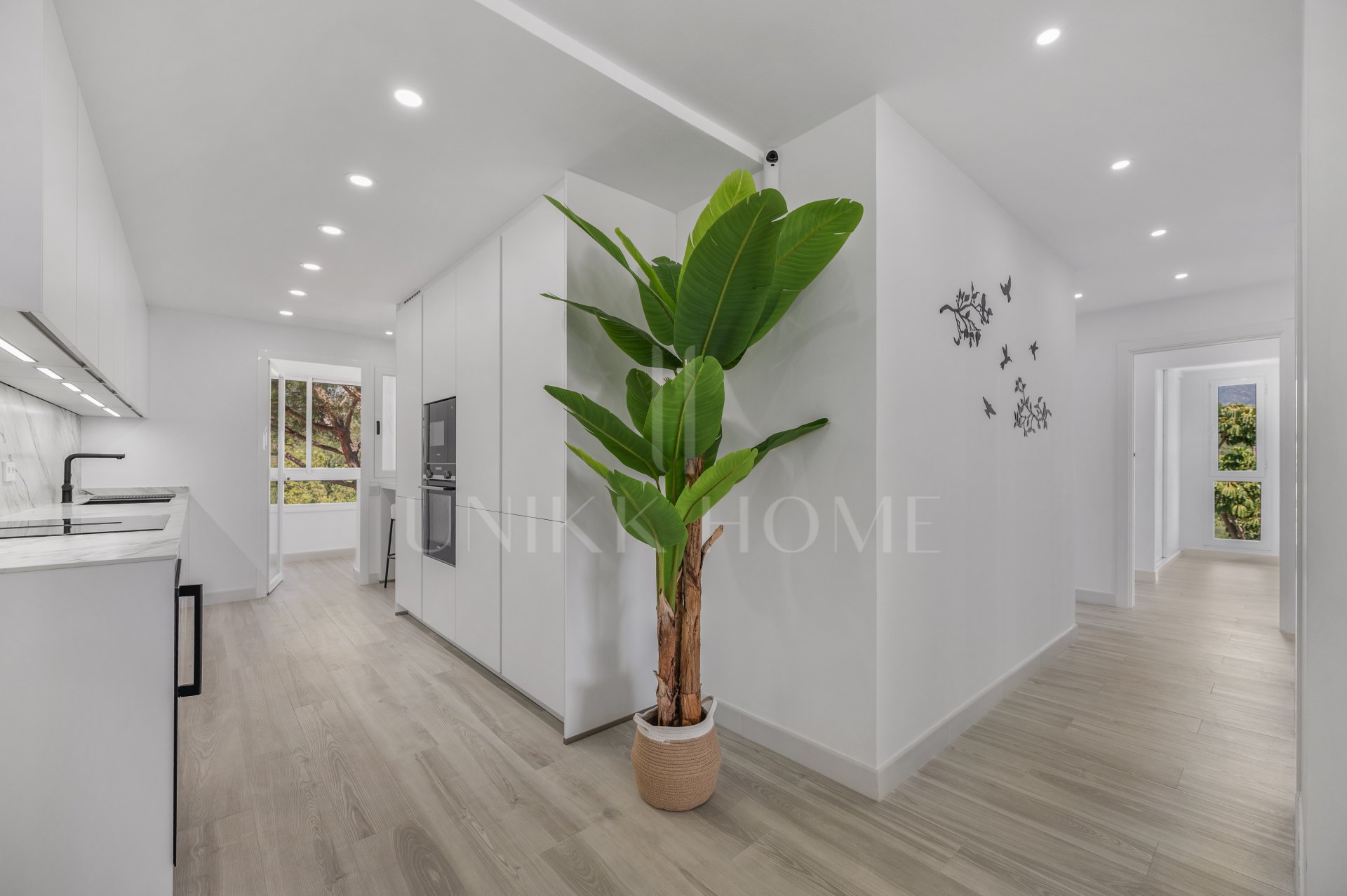 Luminoso y moderno apartamento de 3 dormitorios con vistas al mar y al golf en Altos de La Quinta