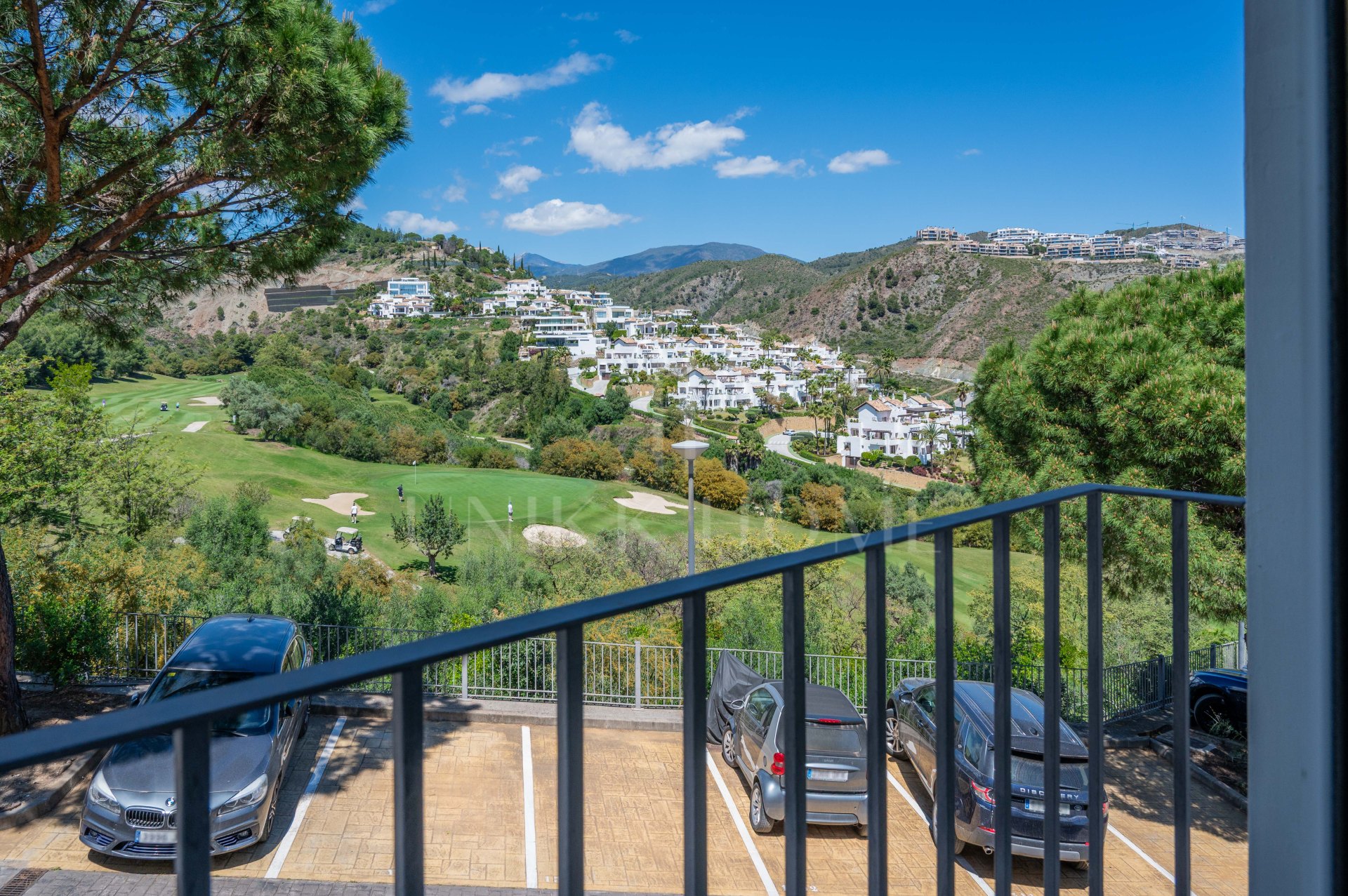 Luminoso y moderno apartamento de 3 dormitorios con vistas al mar y al golf en Altos de La Quinta