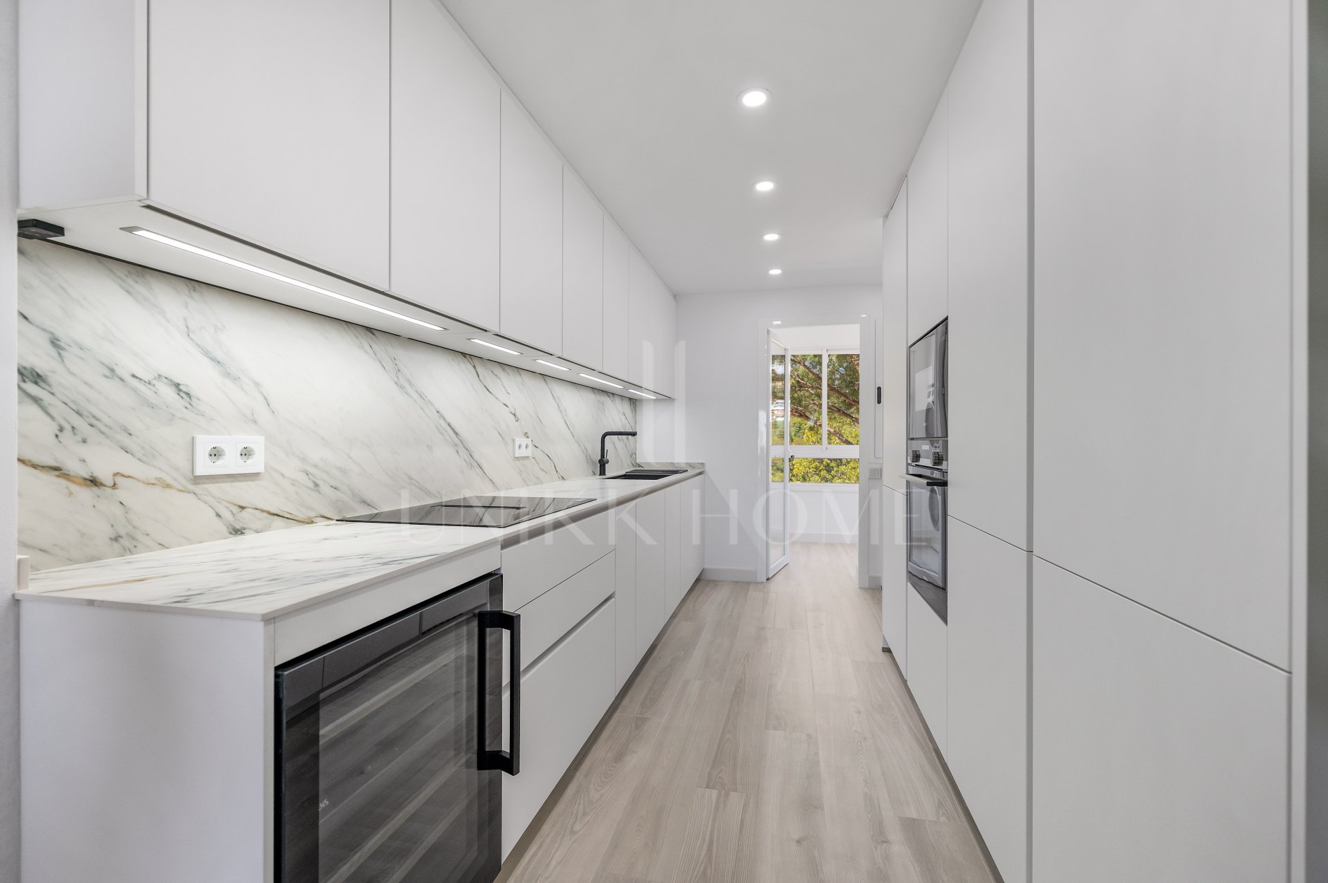 Luminoso y moderno apartamento de 3 dormitorios con vistas al mar y al golf en Altos de La Quinta