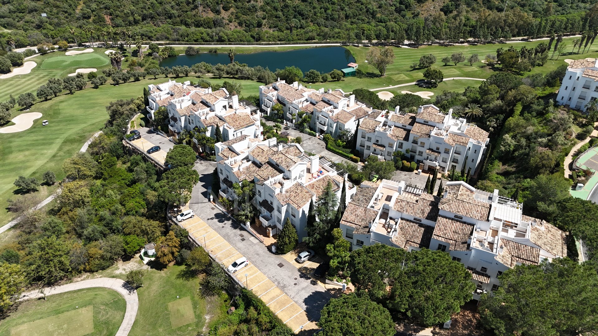 Bright and Modern 3 bedroom middle-floor apartment with sea and golf views in Altos de La Quinta