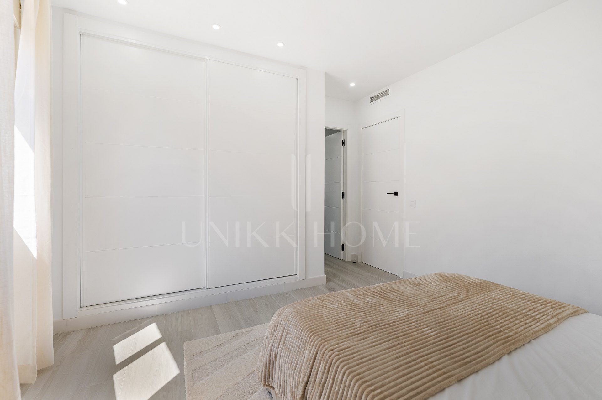 Walking distance to Puerto Banús modern 3-bedroom apartment with La Concha views