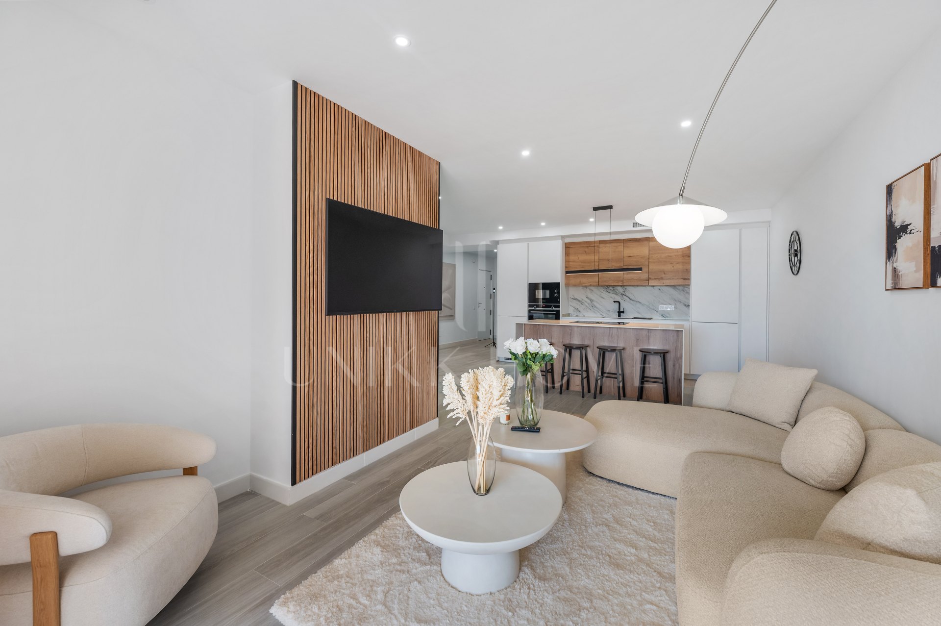 Walking distance to Puerto Banús modern 3-bedroom apartment with La Concha views
