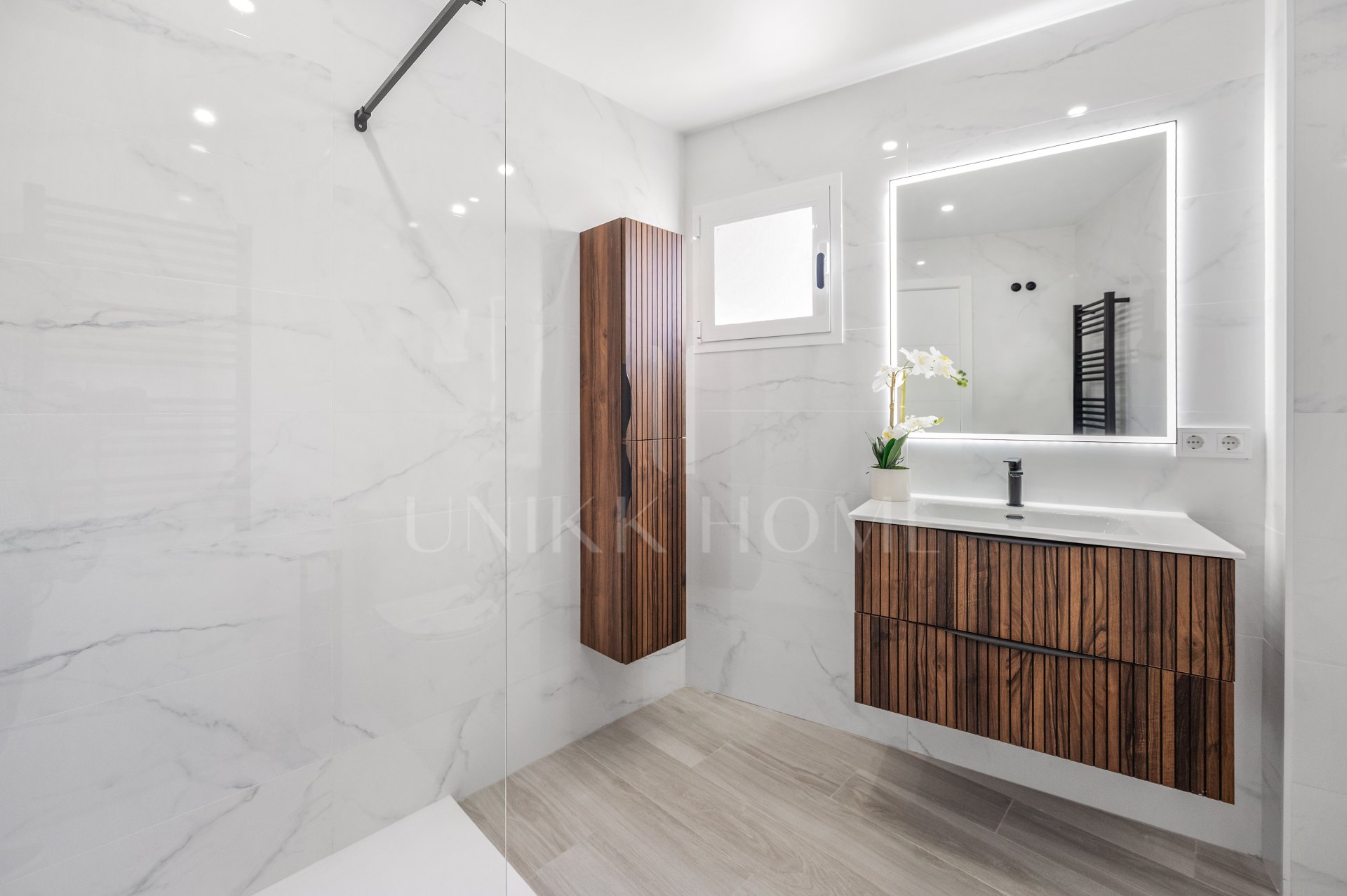 Walking distance to Puerto Banús modern 3-bedroom apartment with La Concha views