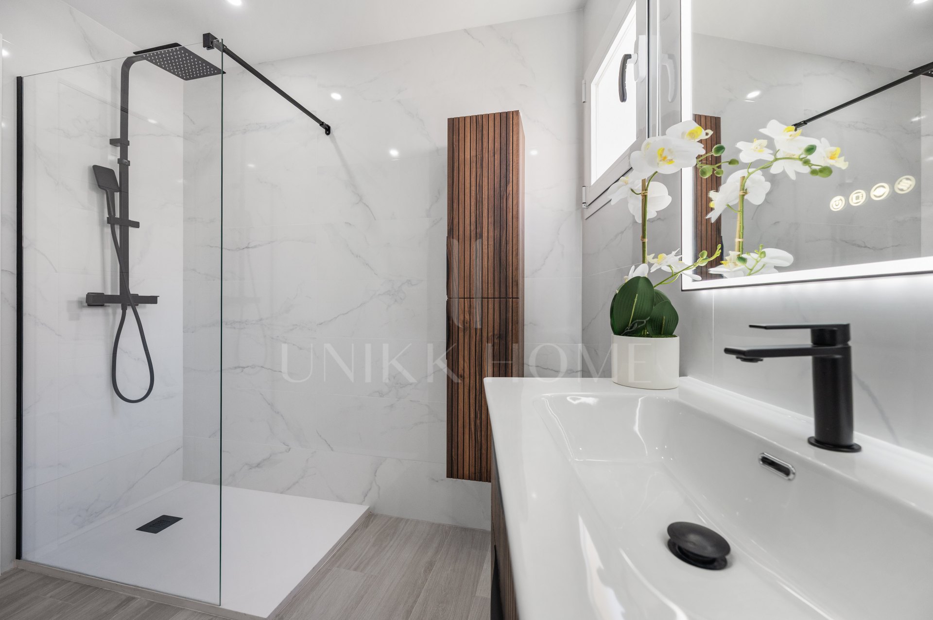 Walking distance to Puerto Banús modern 3-bedroom apartment with La Concha views