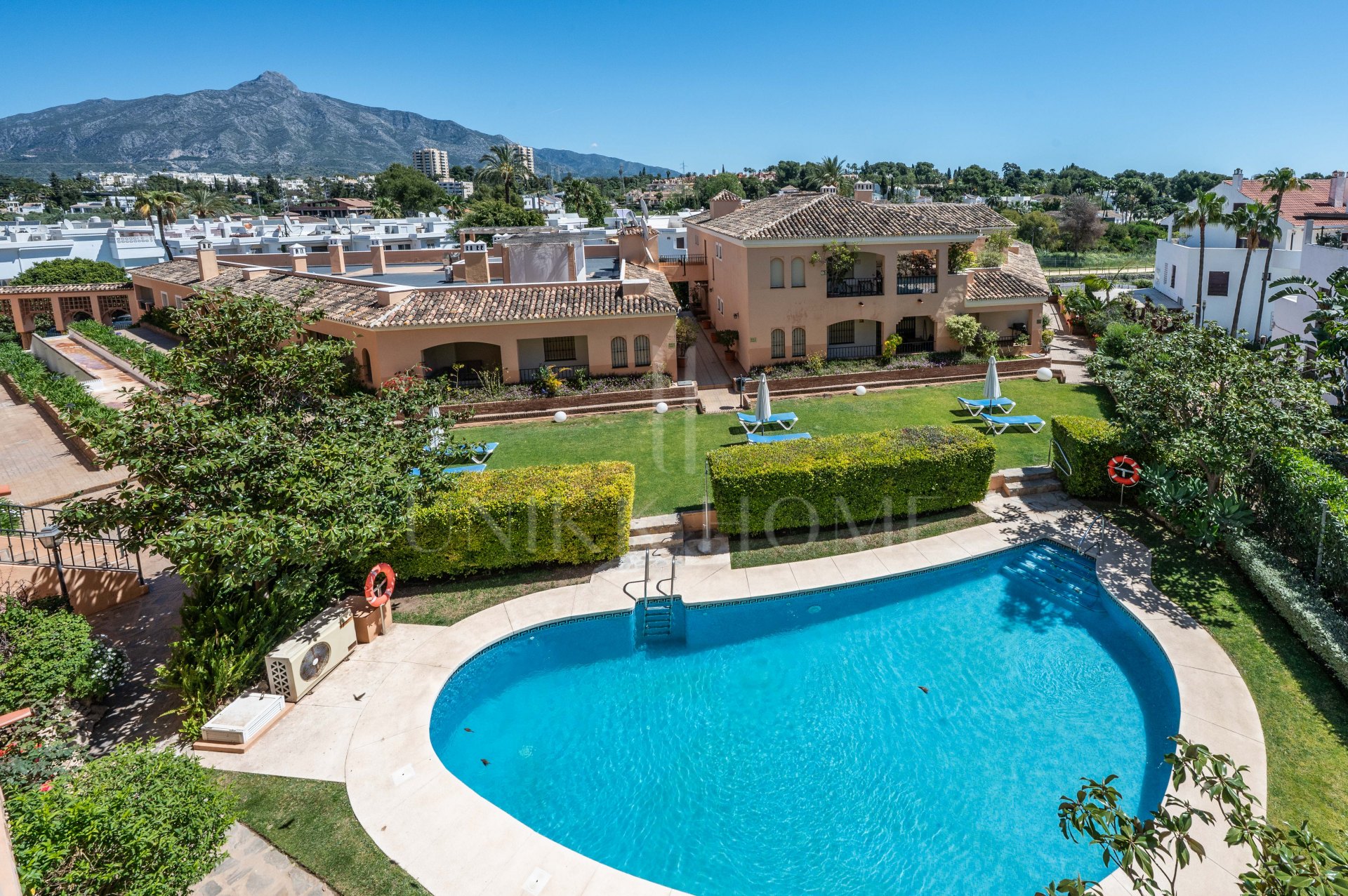 Walking distance to Puerto Banús modern 3-bedroom apartment with La Concha views