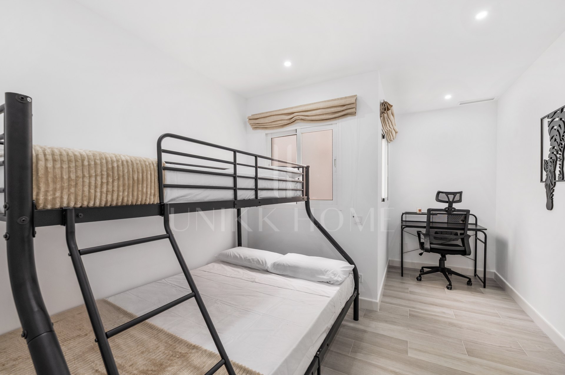 Walking distance to Puerto Banús modern 3-bedroom apartment with La Concha views