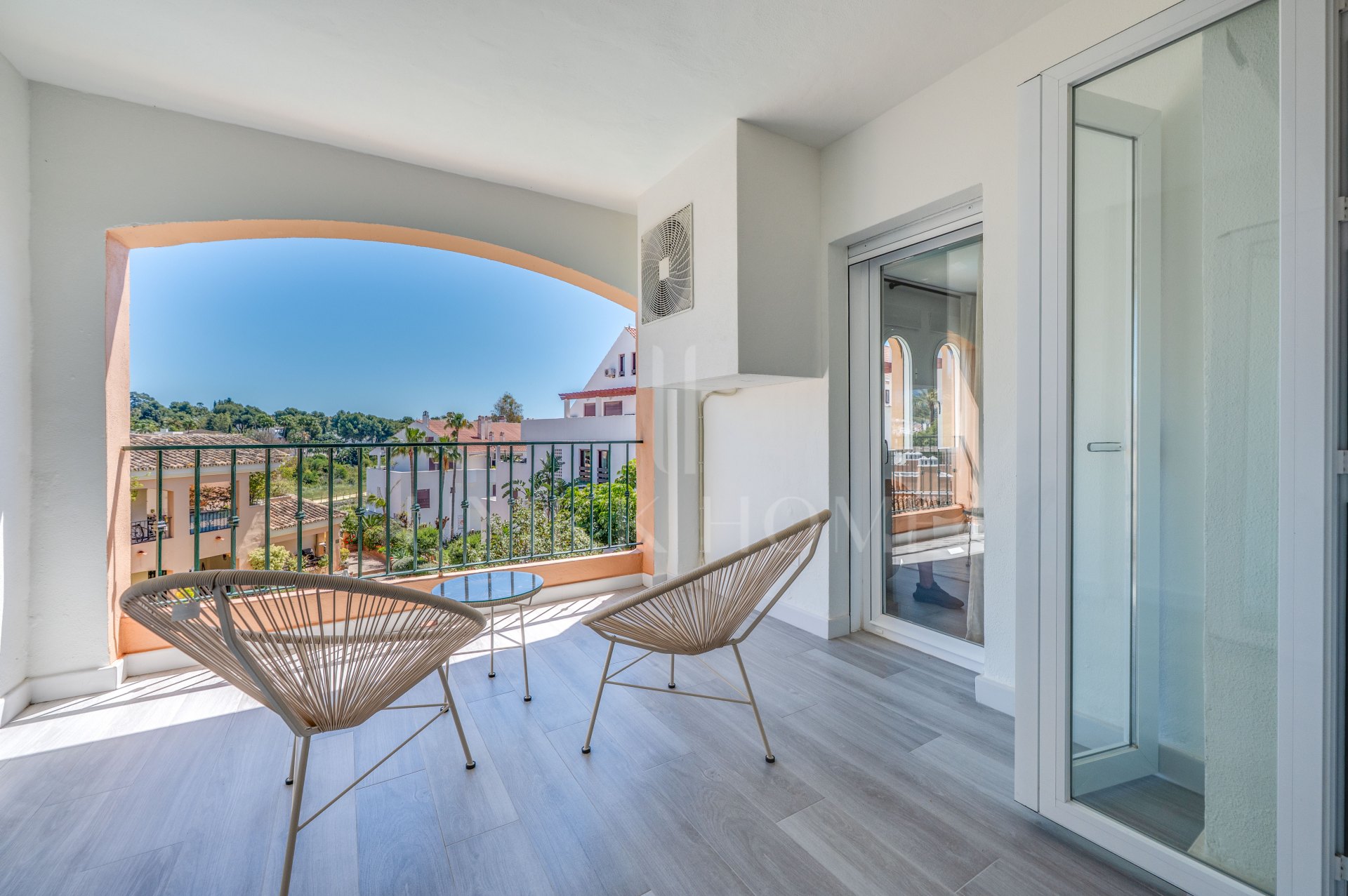 Walking distance to Puerto Banús modern 3-bedroom apartment with La Concha views