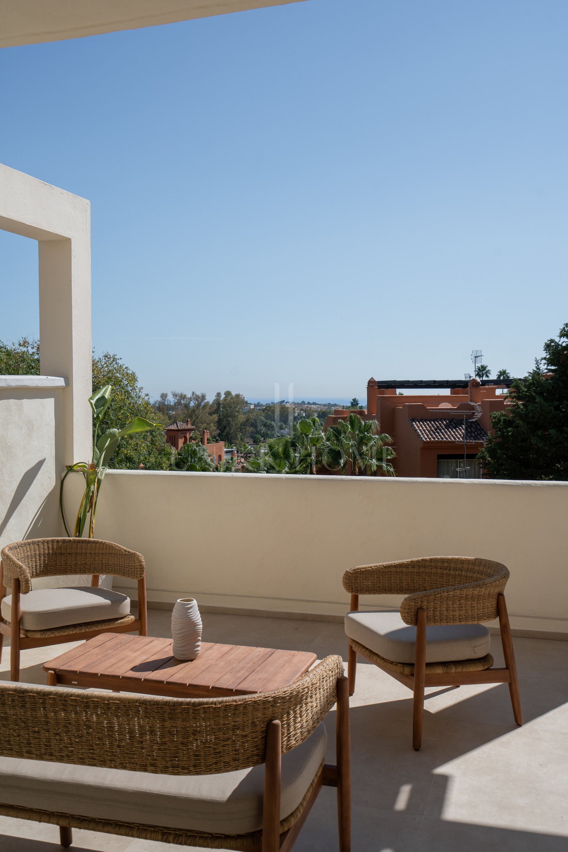 Palacetes 7 - Hermoso apartamento de tres dormitorios completamente renovado en La Cerquilla con vistas al mar.