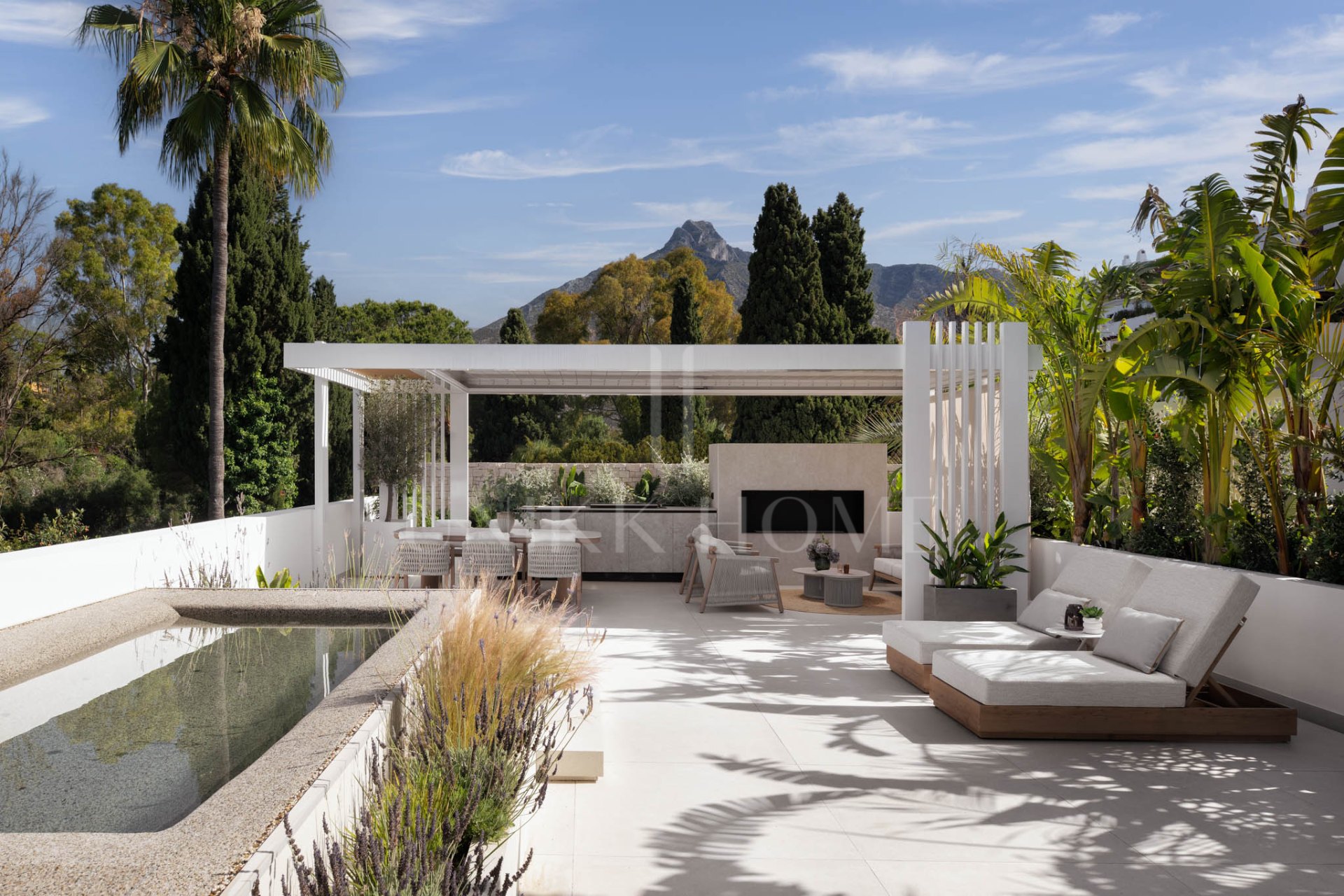 Beautifully Renovated Duplex Penthouse with 105 m² Private Rooftop