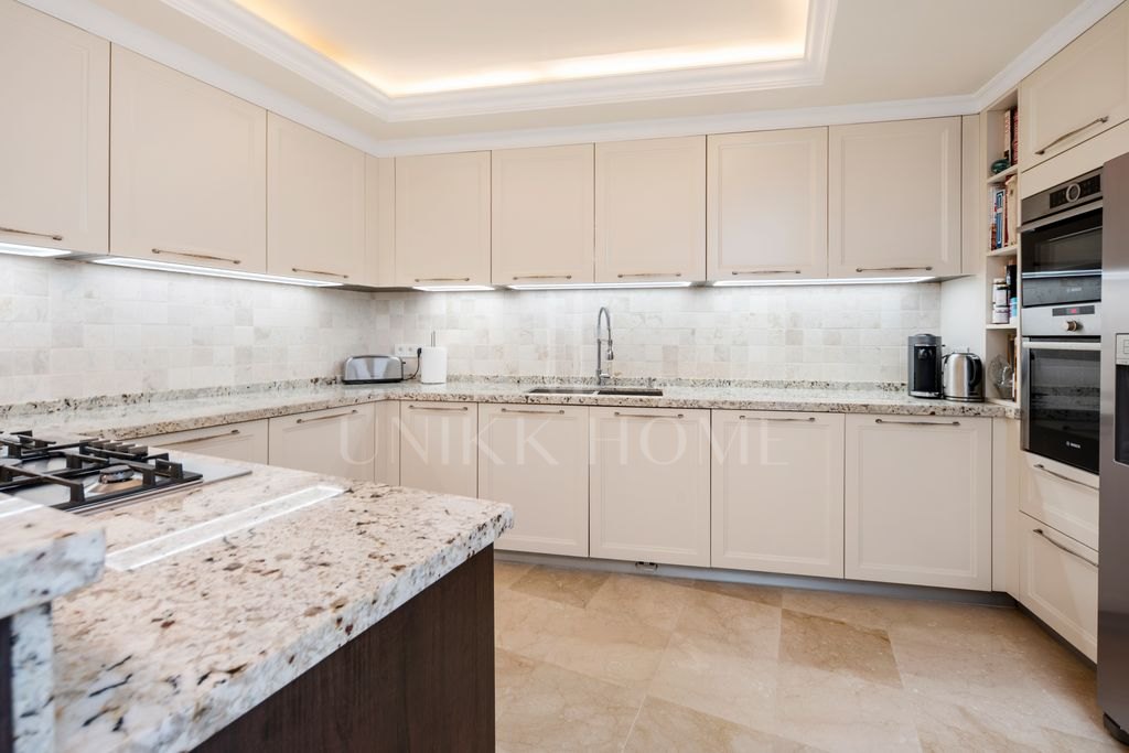 Casa Antigua — Four-Bedroom Townhouse with Rooftop Terrace in Marbella Old Town