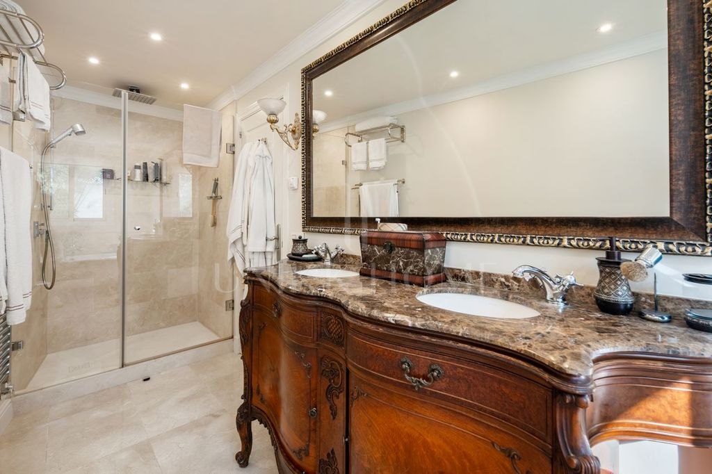Casa Antigua — Four-Bedroom Townhouse with Rooftop Terrace in Marbella Old Town