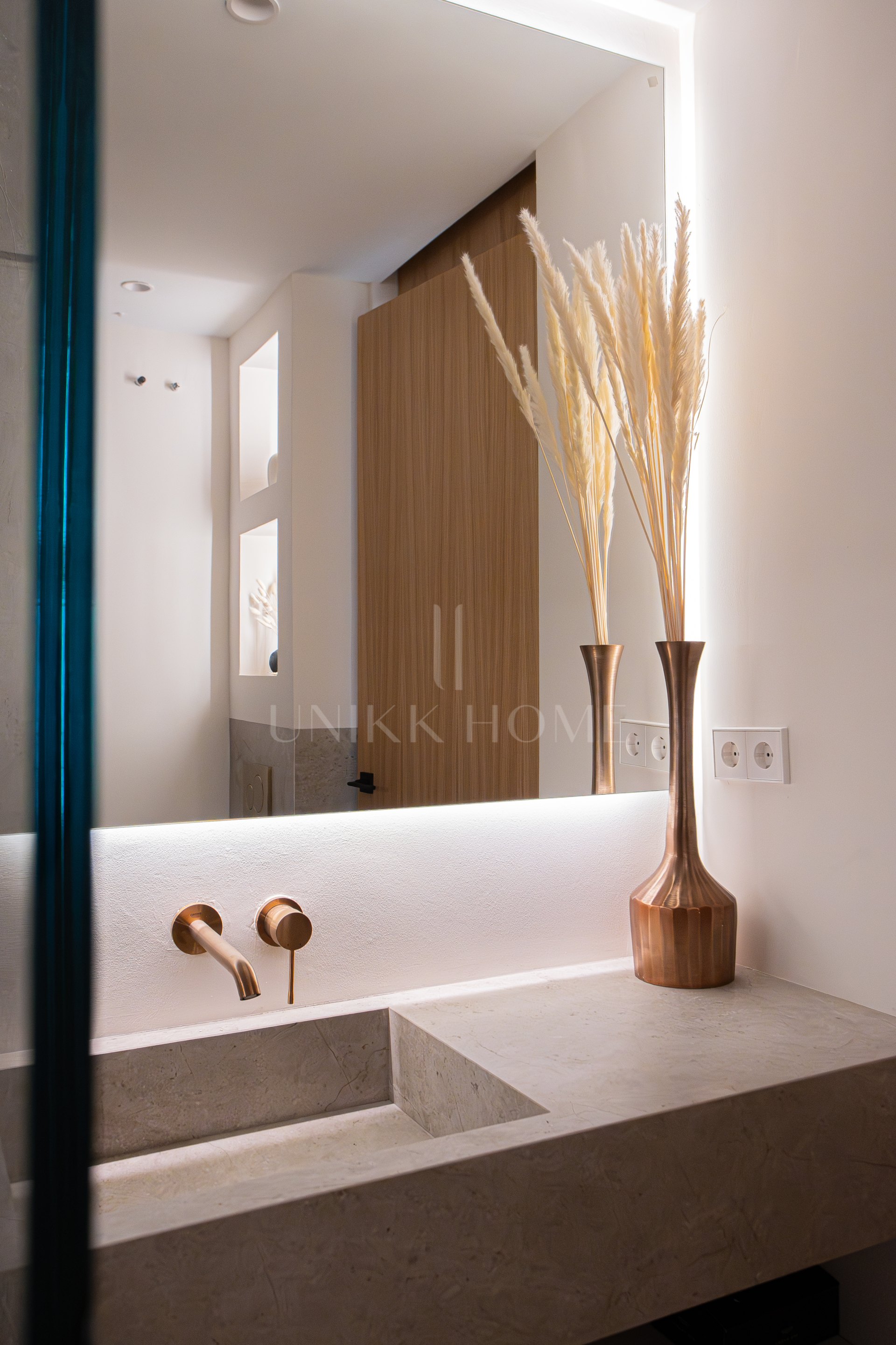 Aloha Garden — Fully Renovated 4-Bedroom Duplex Penthouse